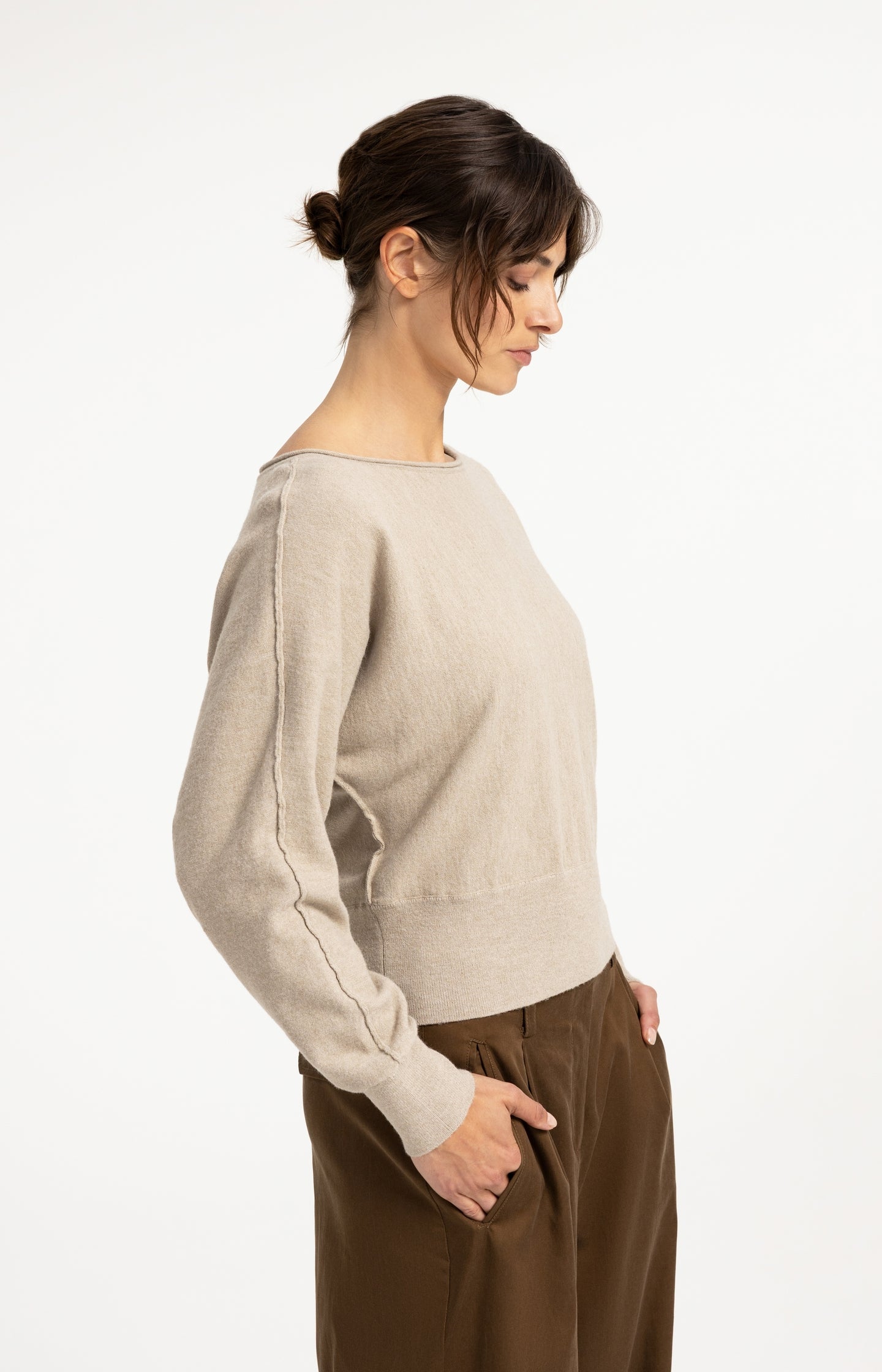 Sweater with boat neckline and long sleeves