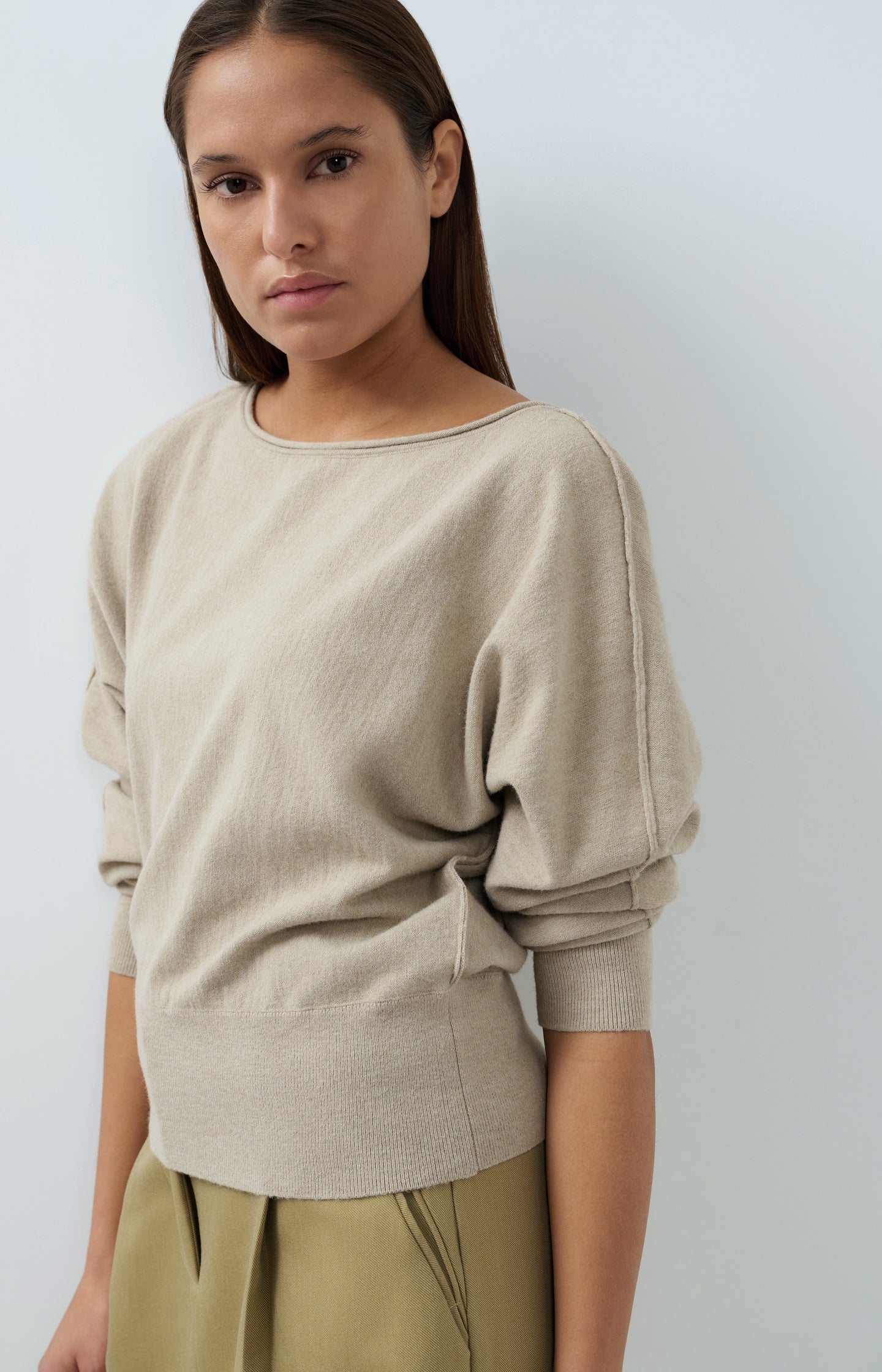 Sweater with boat neckline and long sleeves