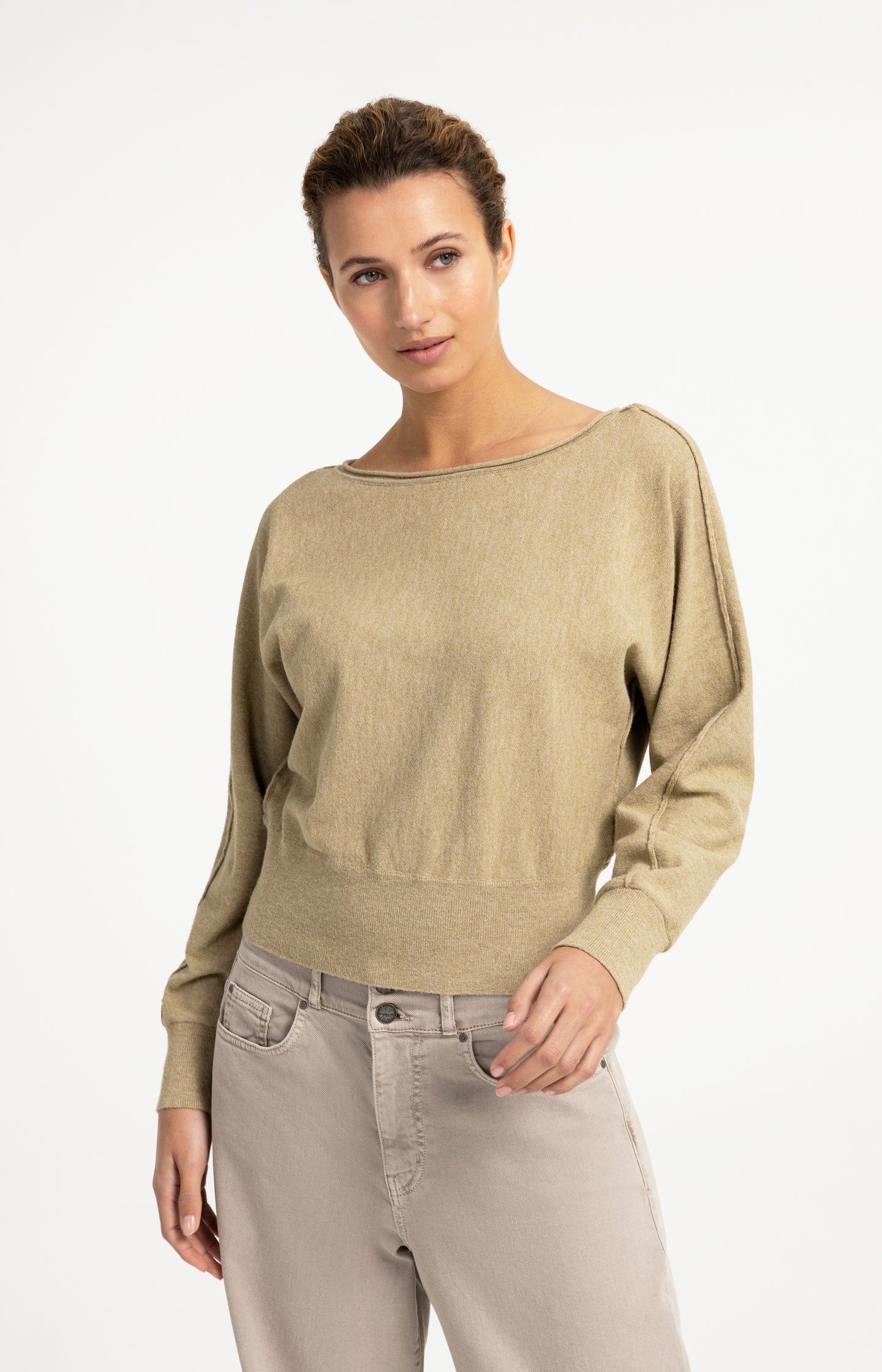 Sweater with boat neckline and long sleeves