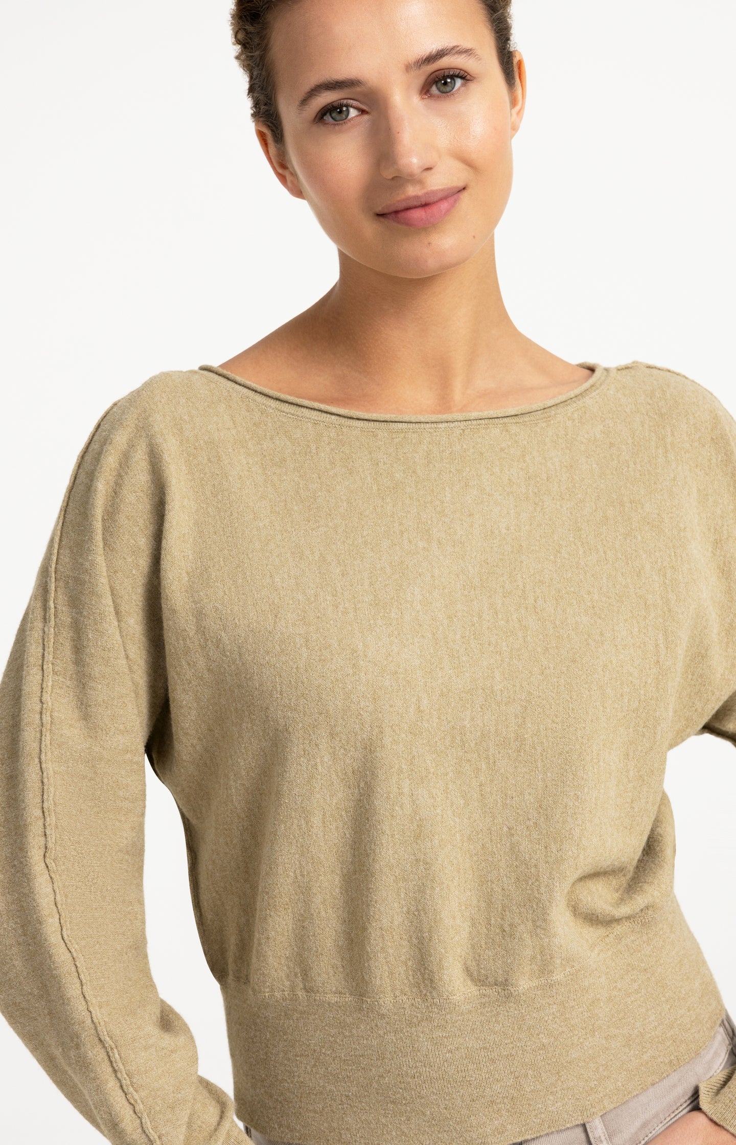 Sweater with boat neckline and long sleeves