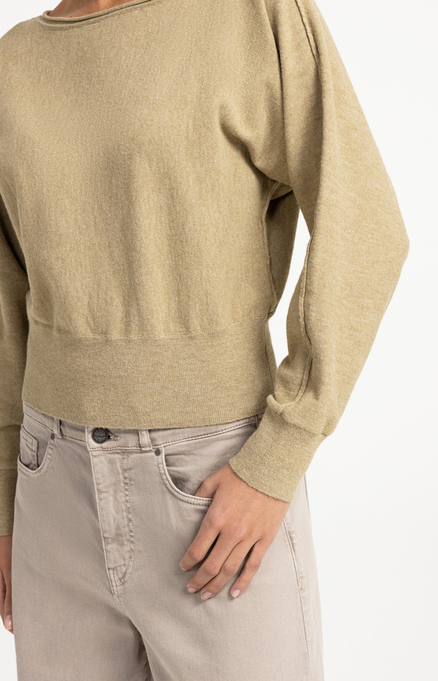 Sweater with boat neckline and long sleeves