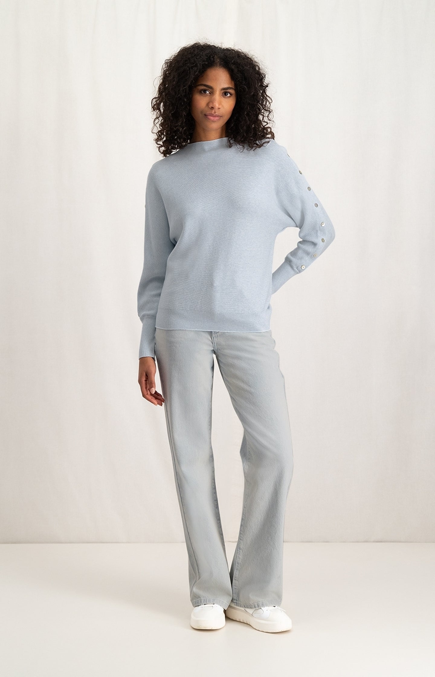 Sweater with boatneck, long sleeves and button details