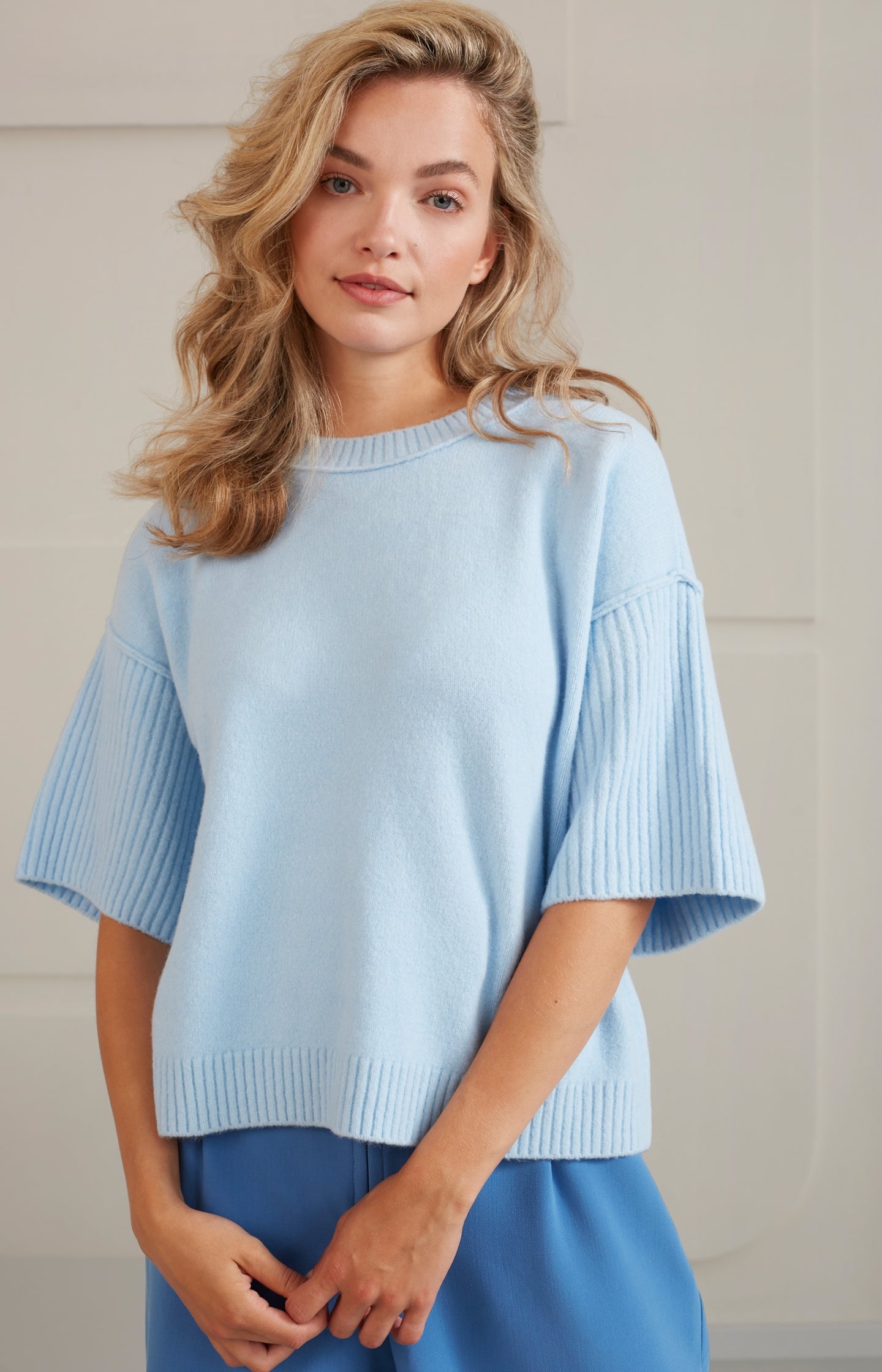 Sweater with boatneck, wide half long sleeves in boxy fit