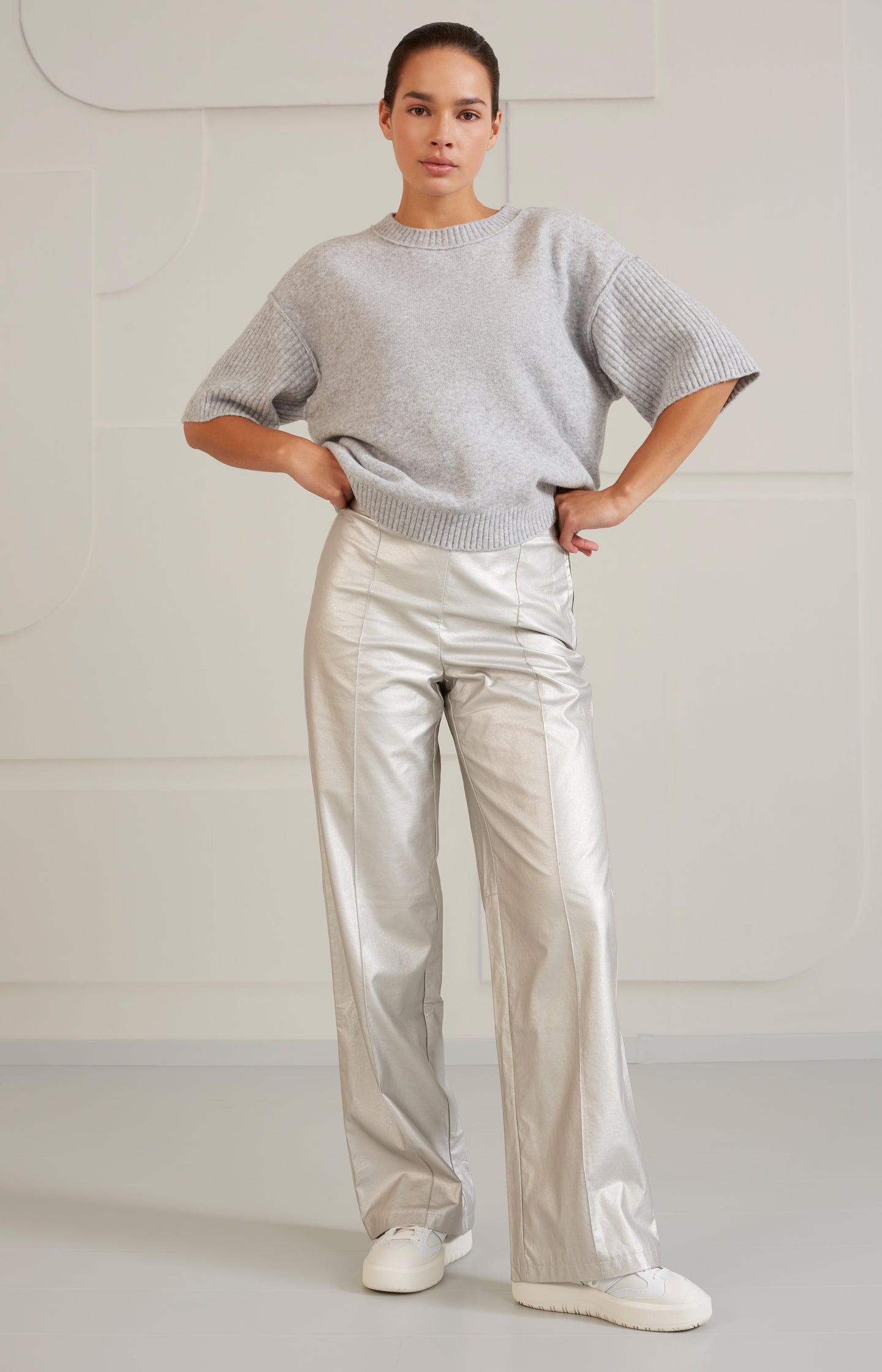 Sweater with boatneck, wide half long sleeves in boxy fit - Type: lookbook