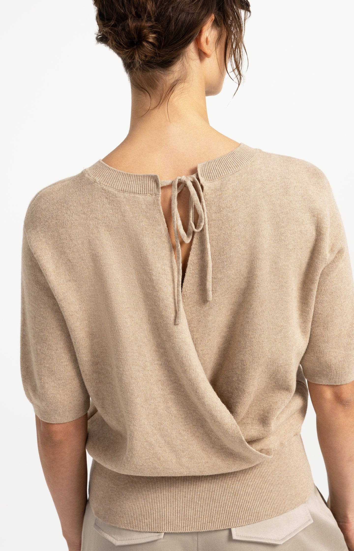 Sweater with open back and short sleeves