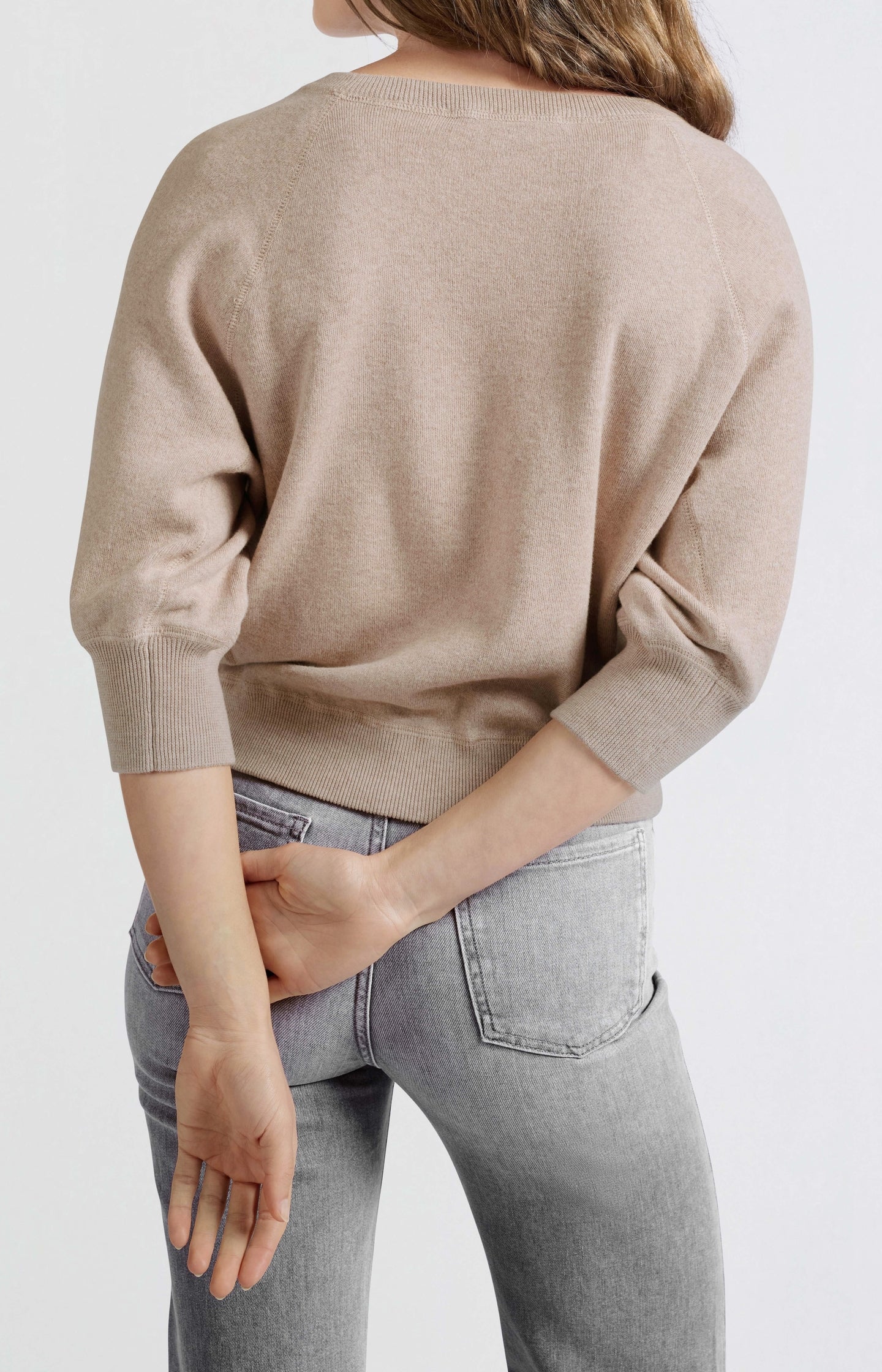 Sweater with raglan sleeves and round neck - Type: lookbook