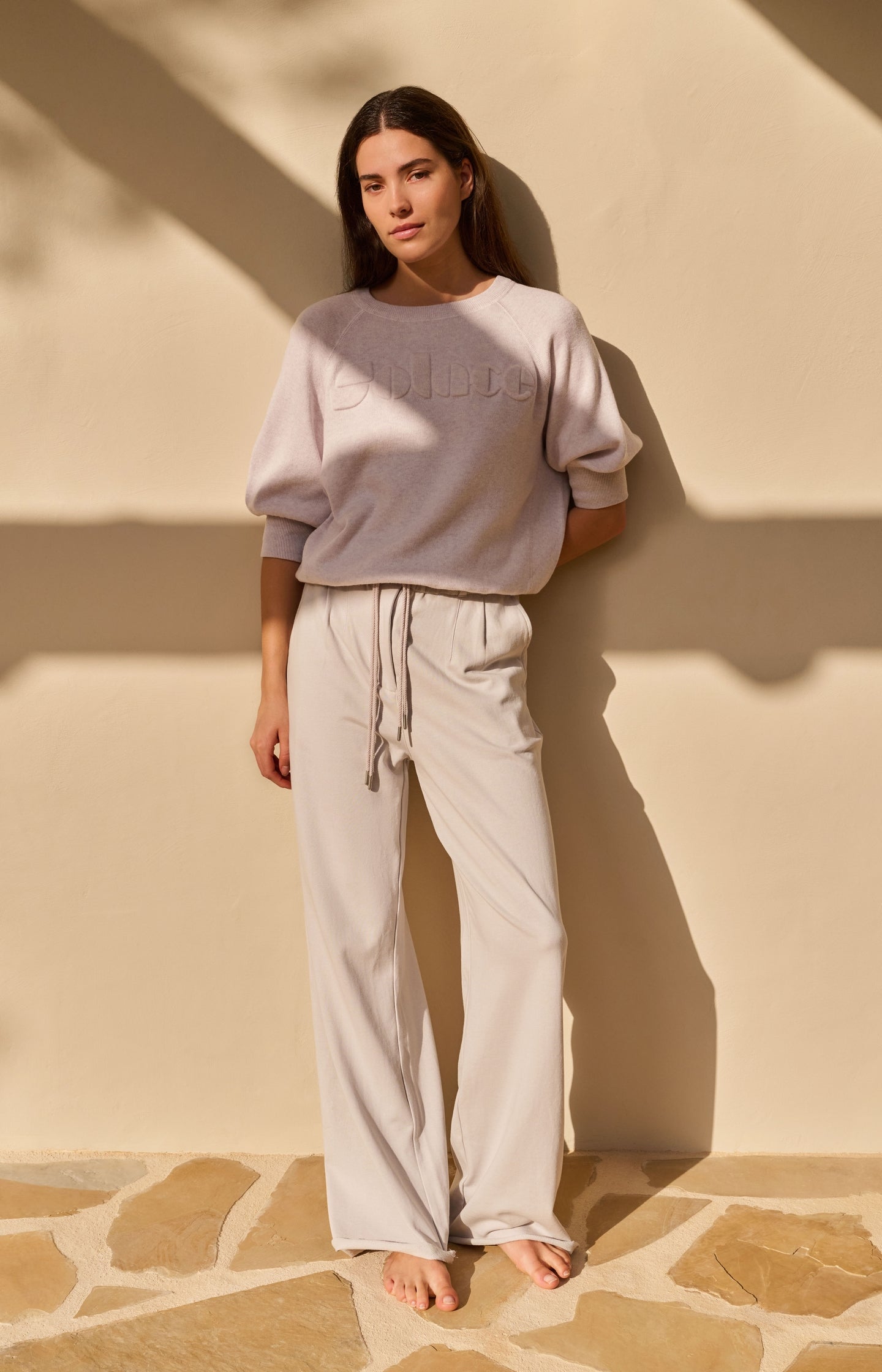 Sweater with raglan sleeves and tonal artwork - Type: lookbook