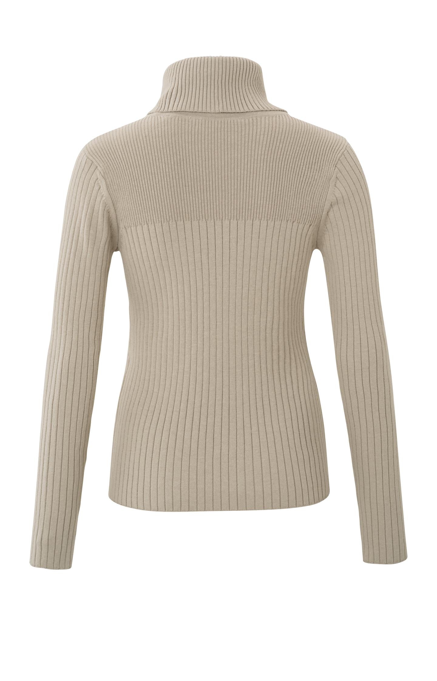 Sweater with removable collar, long sleeves and rib details