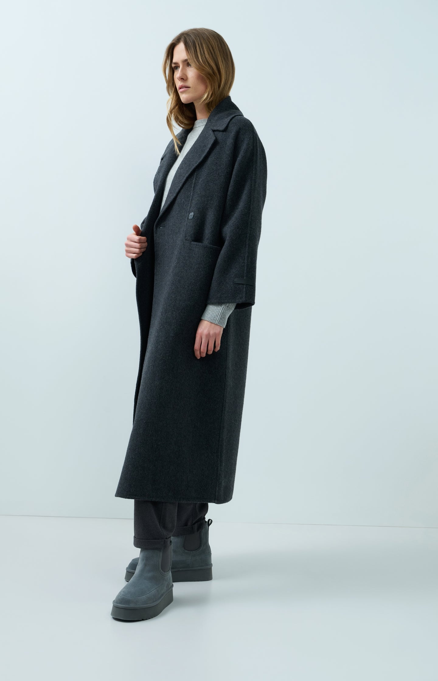 Sweater with ribbed sleeves and button details