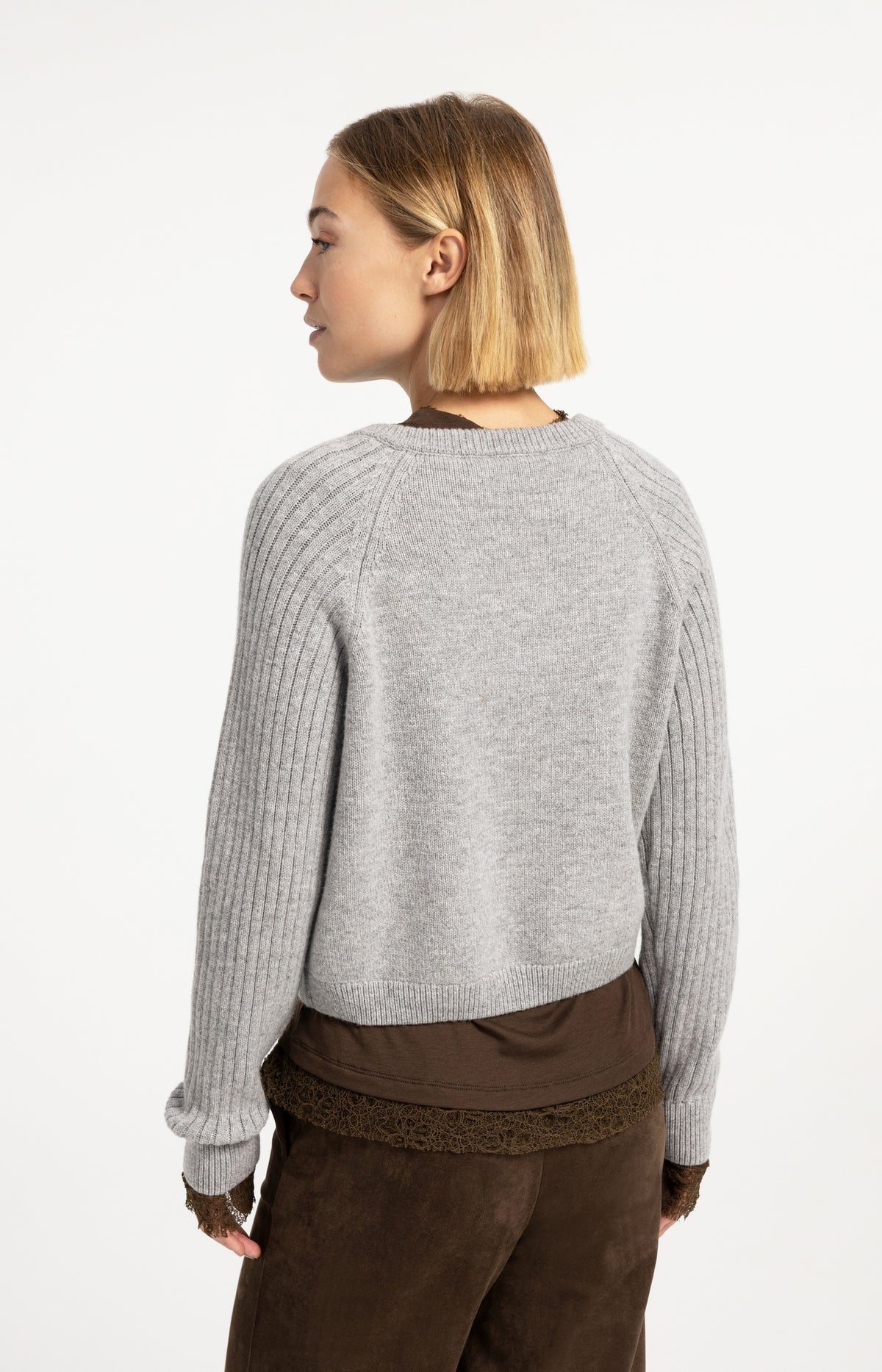 Sweater with ribbed sleeves and button details