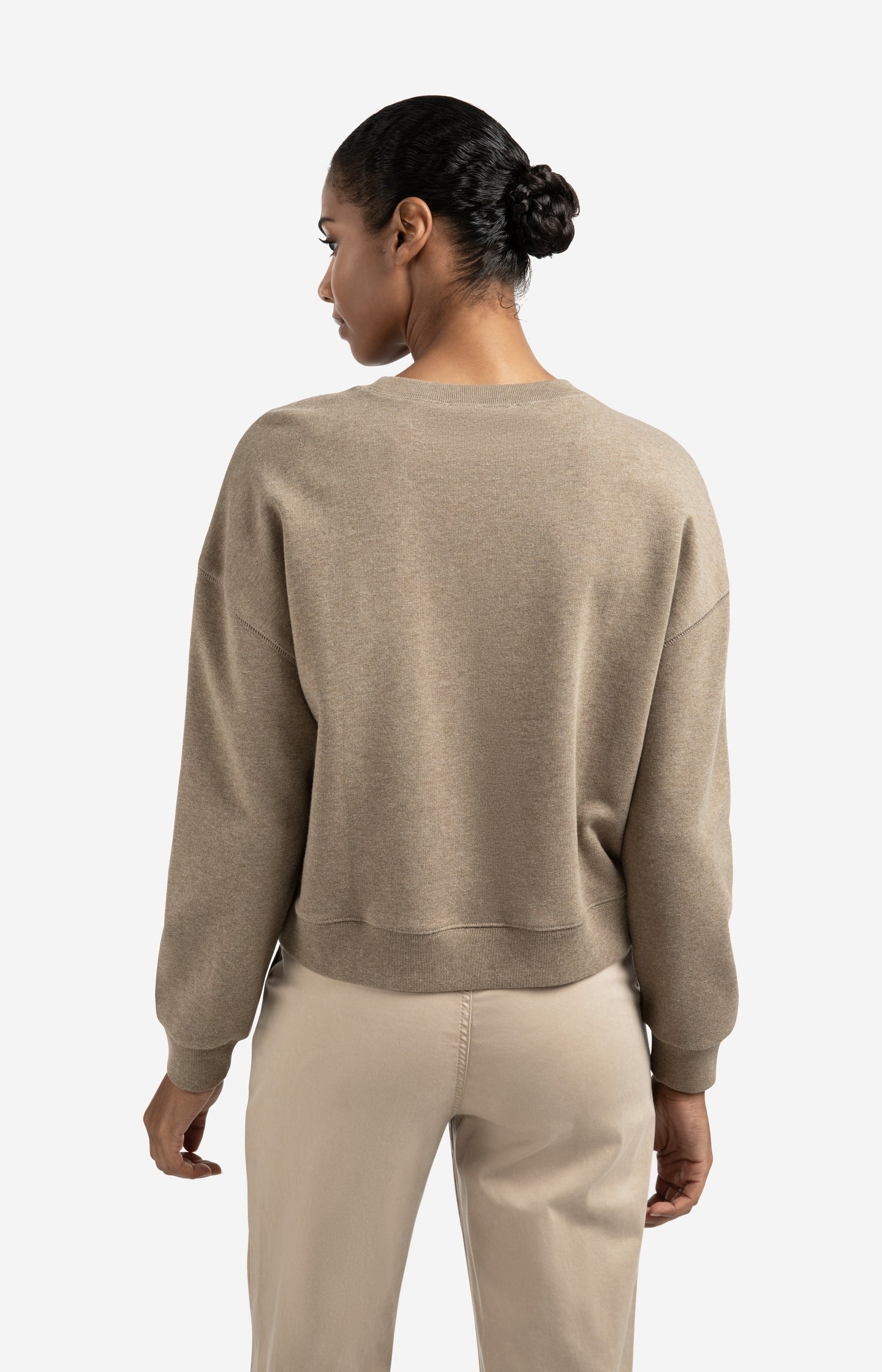 Sweater with round neck and dropped shoulders - Type: lookbook