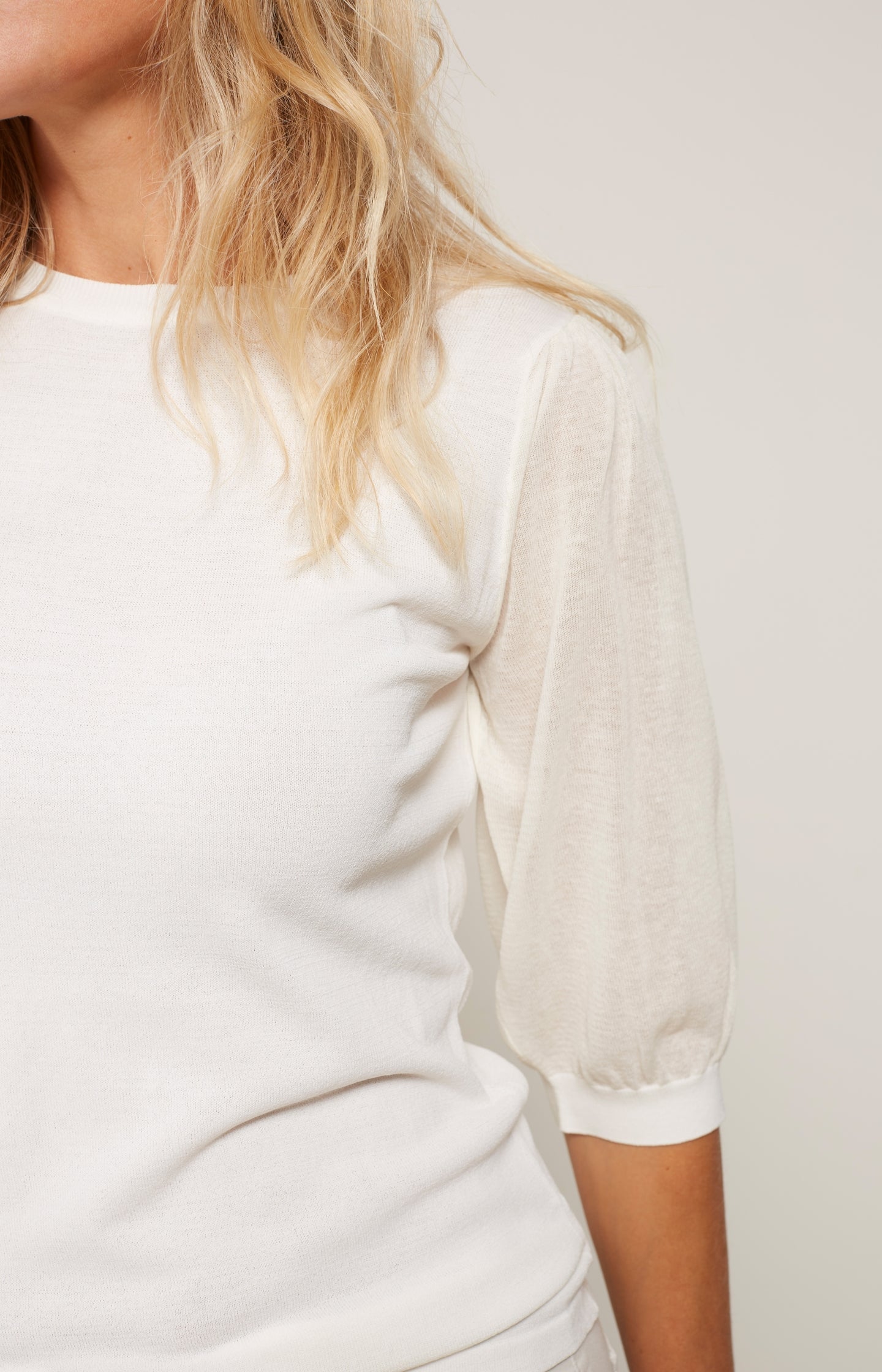 Sweater with round neck and mid-length puff sleeves