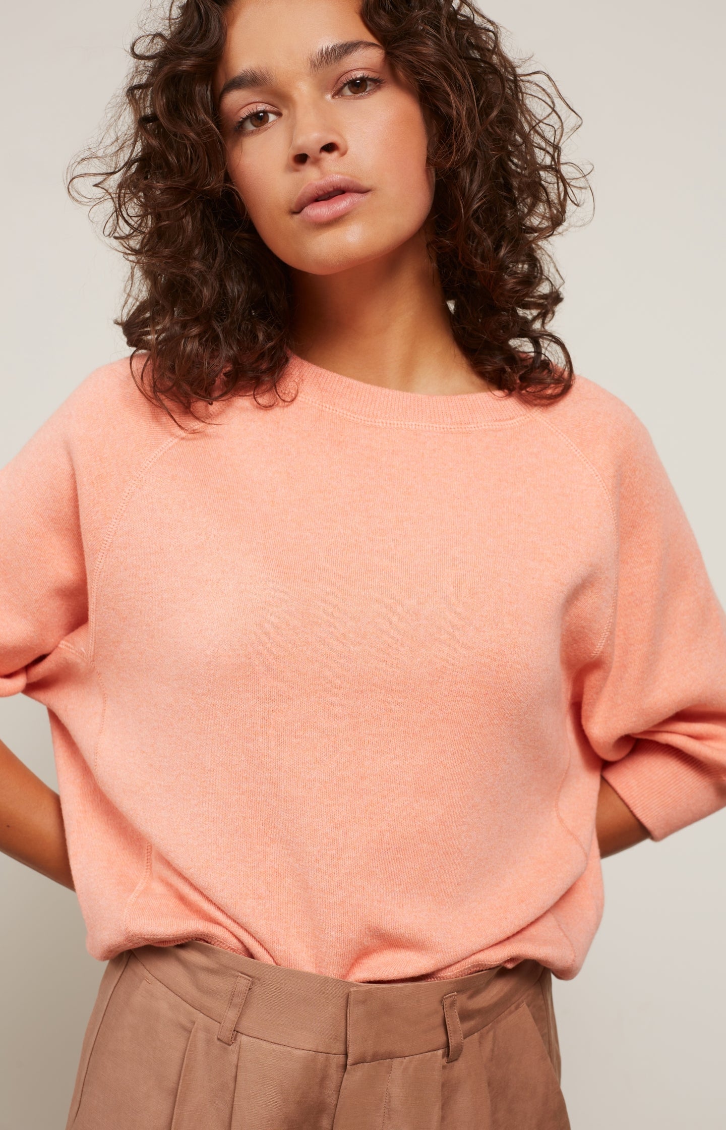 Sweater with round neck and mid-length raglan sleeves - Type: lookbook