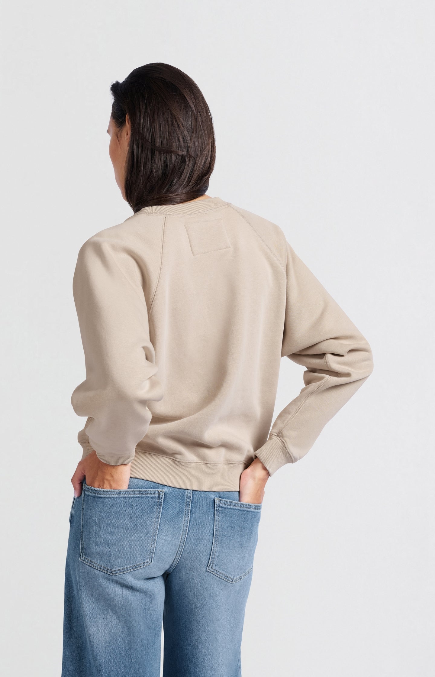 Sweater with round neck and raglan sleeves