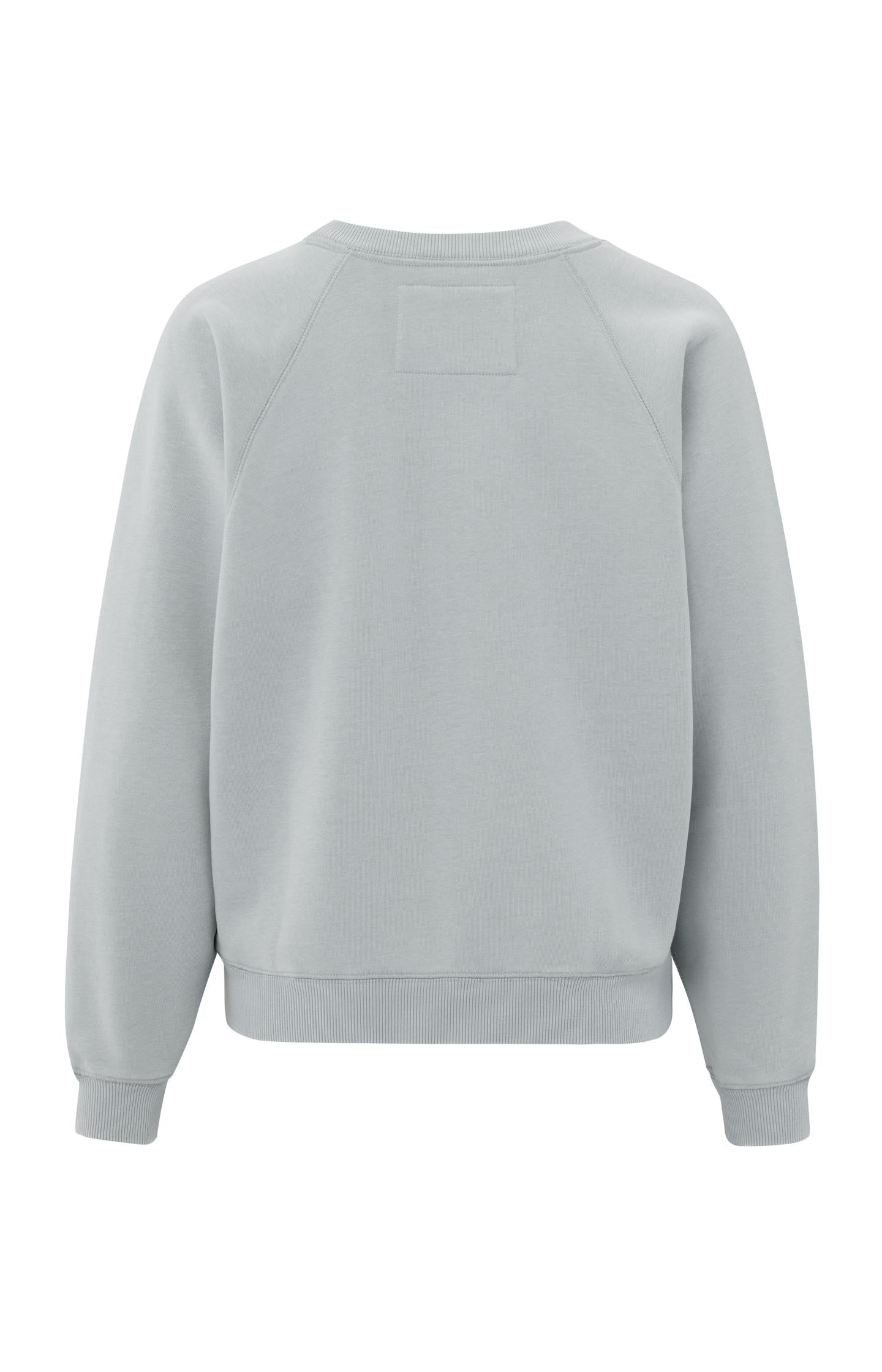 Sweater with round neck and raglan sleeves