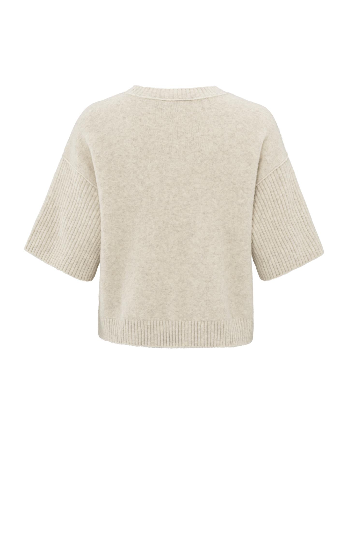 Sweater with round neck and short ribbed sleeves