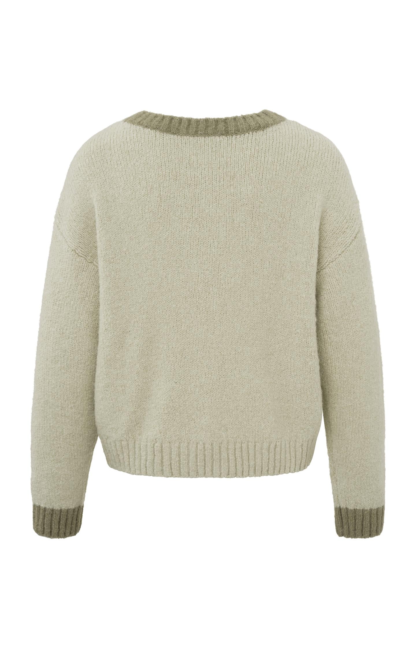 Sweater with round neck, long sleeves and dropped shoulders