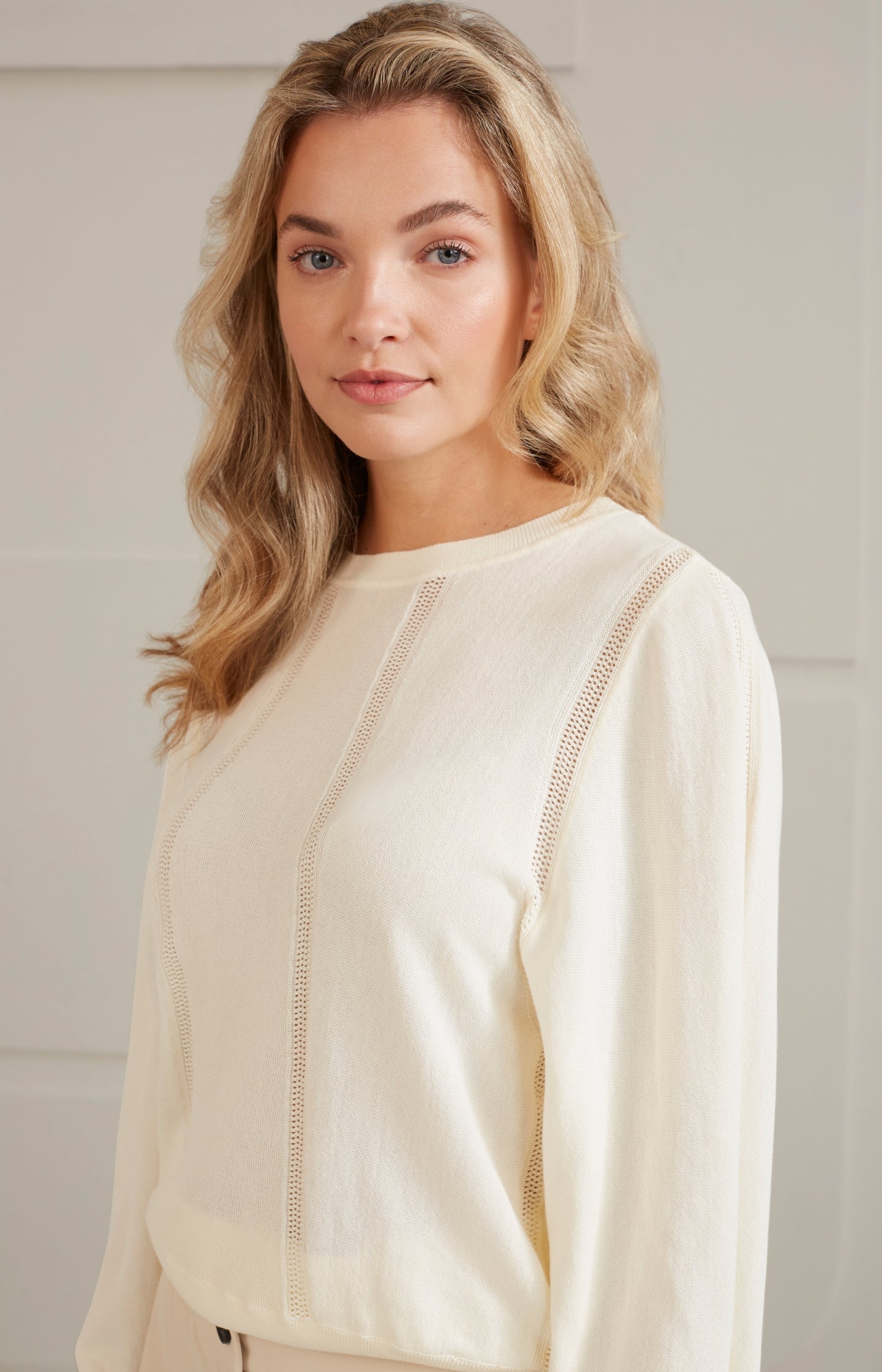 Sweater with round neck, long sleeves and mesh details