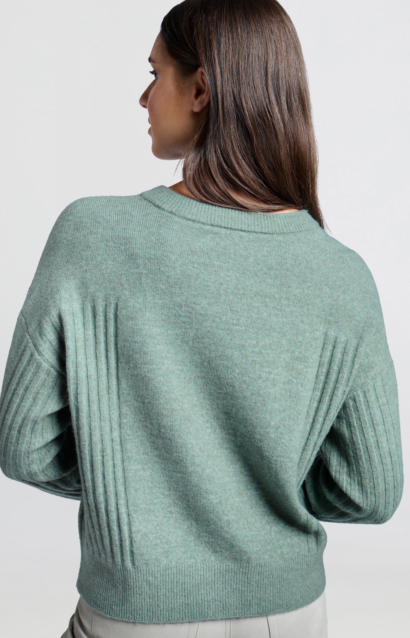 Sweater with round neck, long sleeves and rib detail