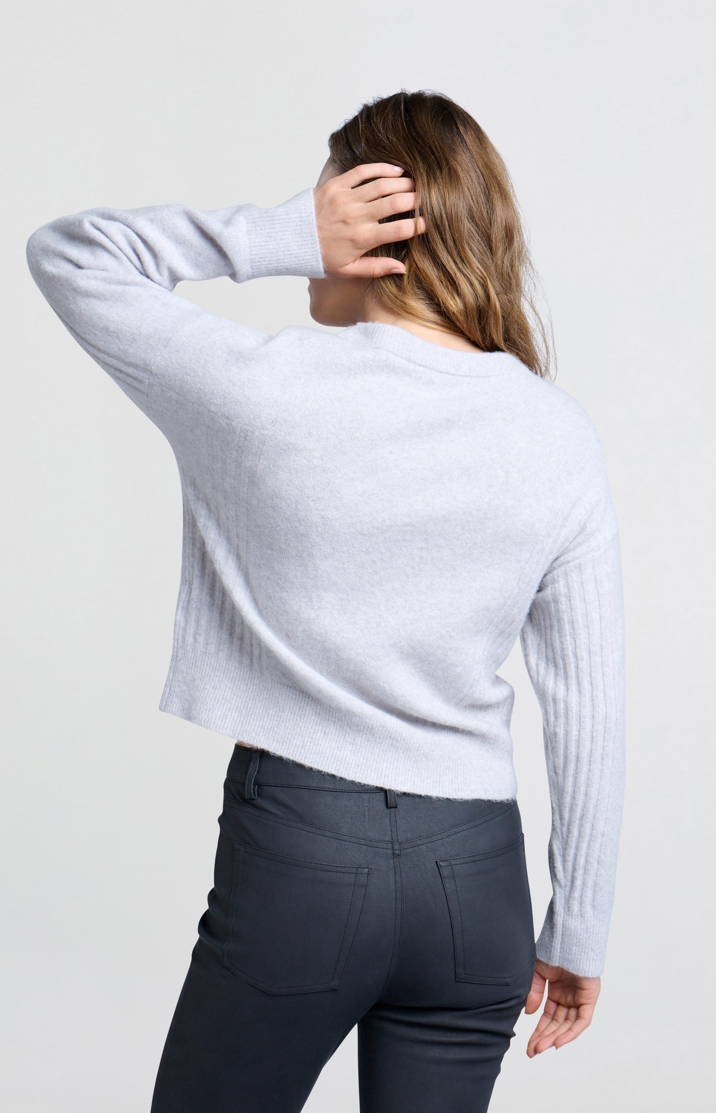 Sweater with round neck, long sleeves and rib detail - Type: lookbook