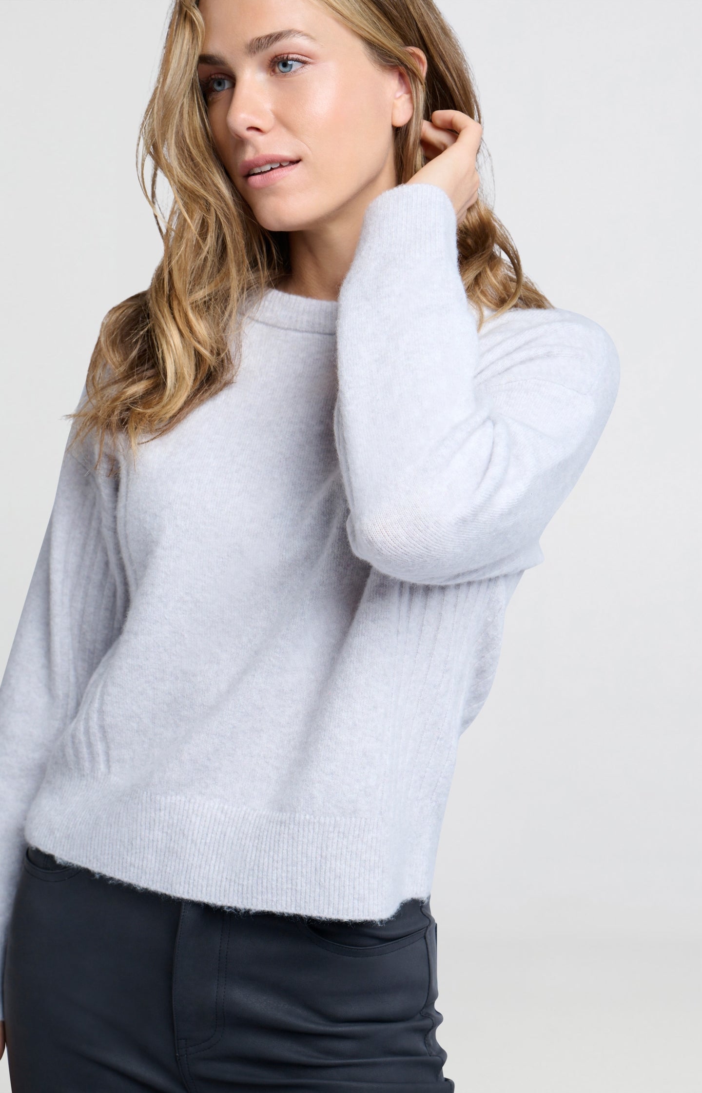 Sweater with round neck, long sleeves and rib detail