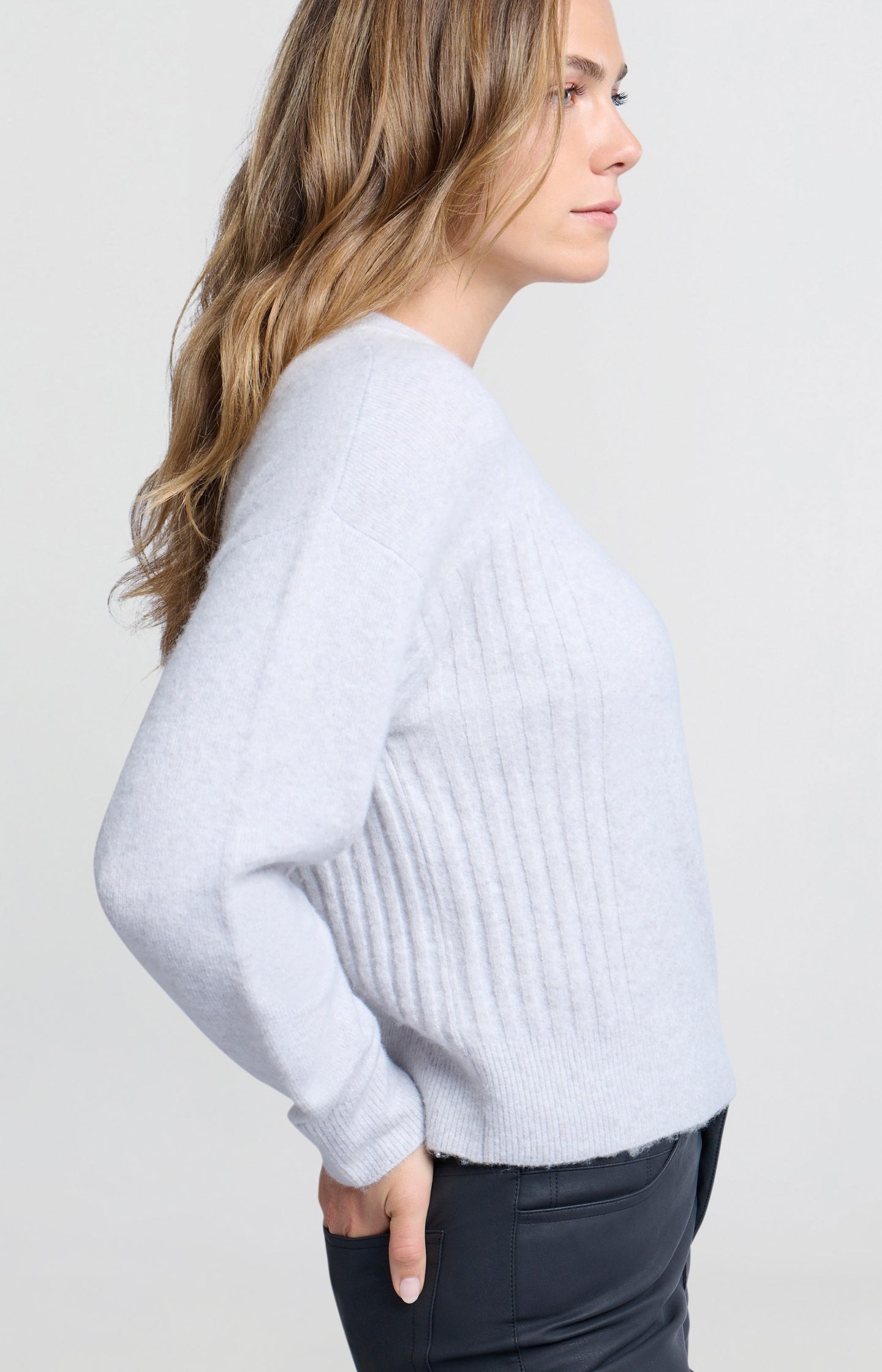 Sweater with round neck, long sleeves and rib detail