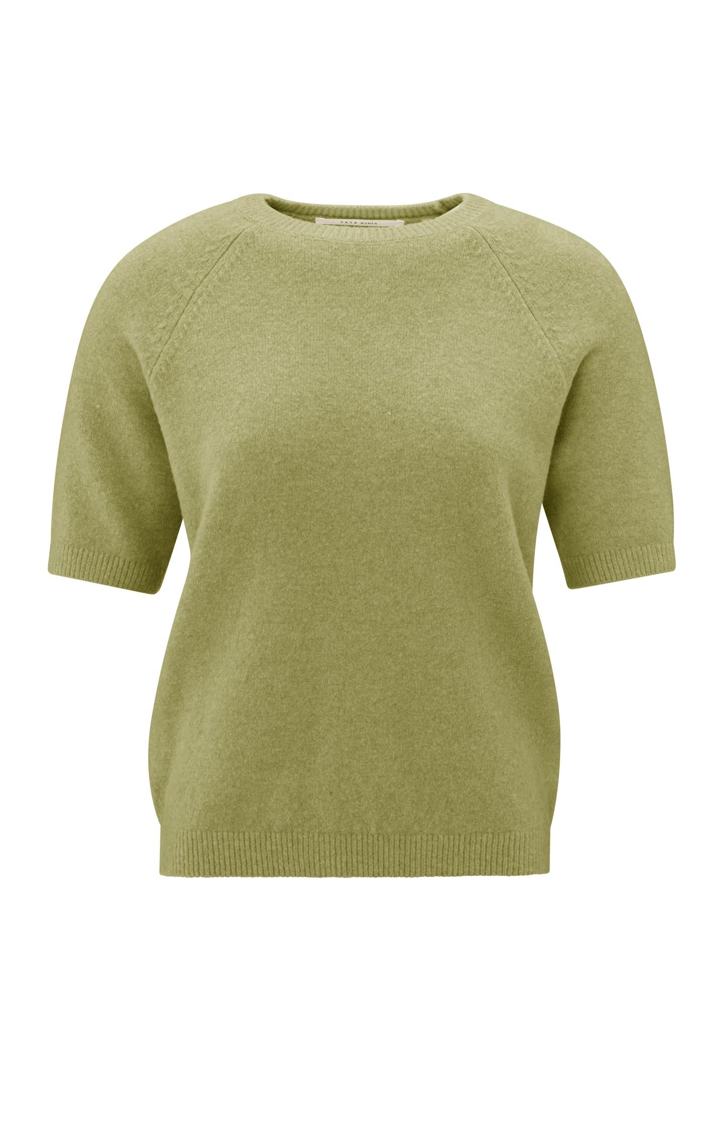 Sweater with short raglan sleeves and round neckline - Type: product