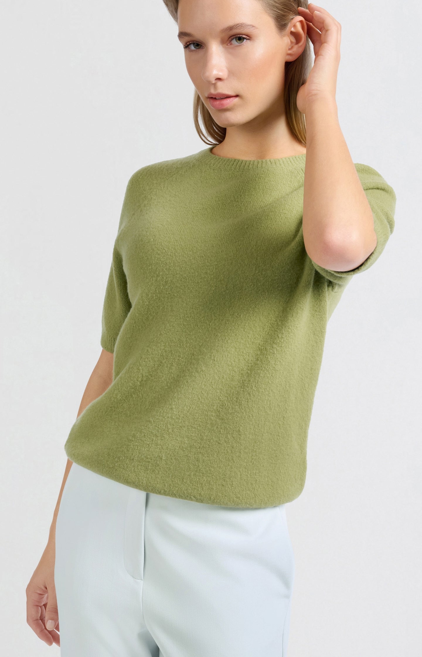 Sweater with short raglan sleeves and round neckline