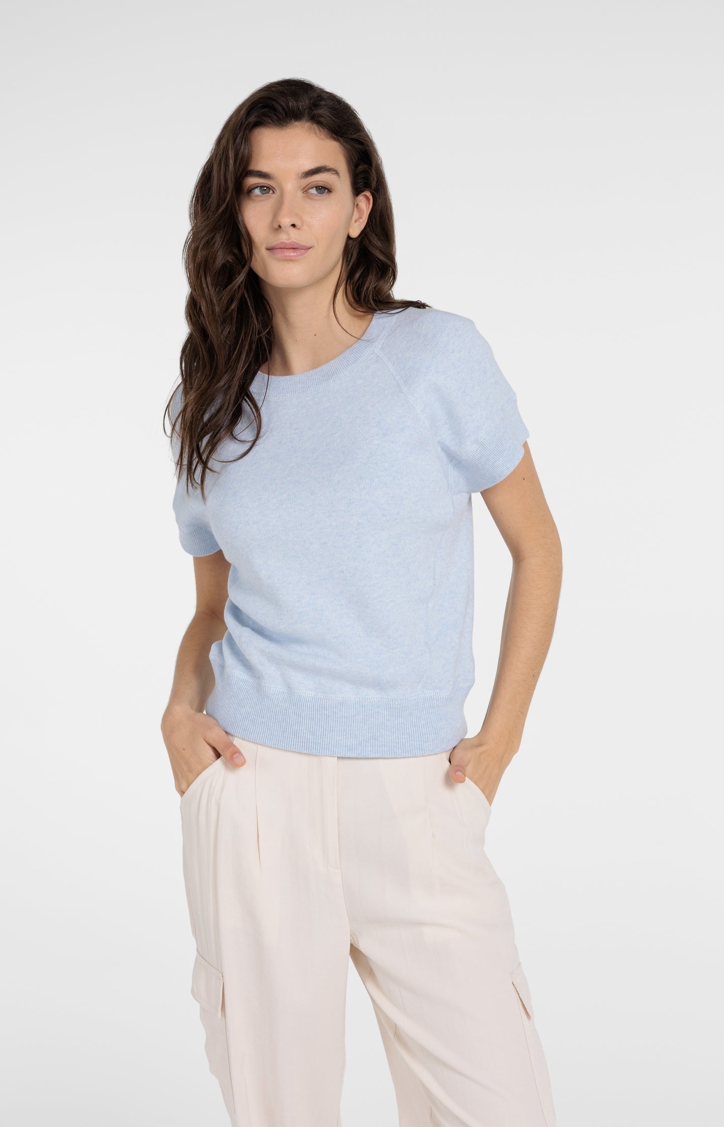 Sweater with short sleeves and stitch details