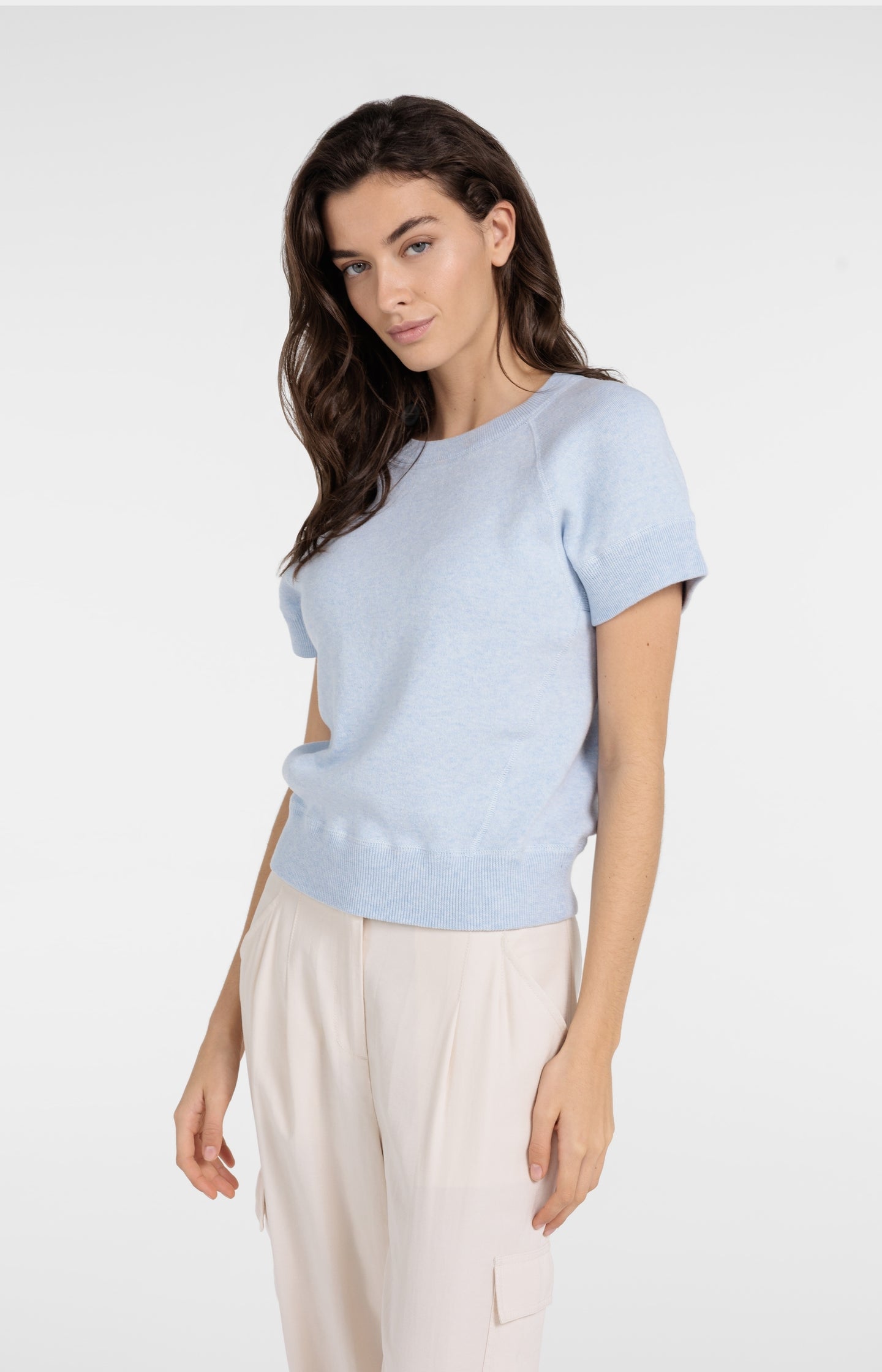 Sweater with short sleeves and stitch details
