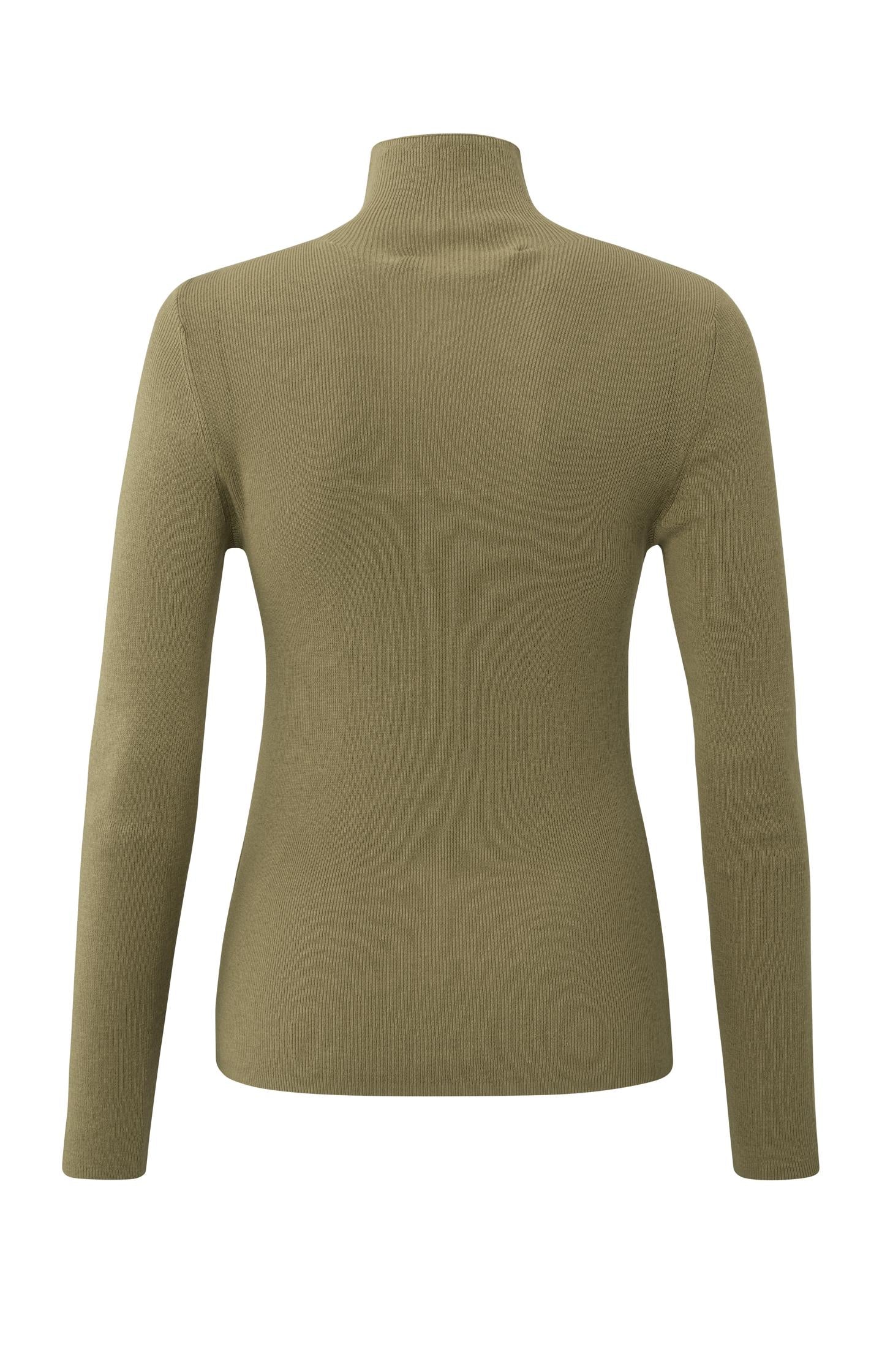 Sweater with turtleneck, long sleeves and ribbed details