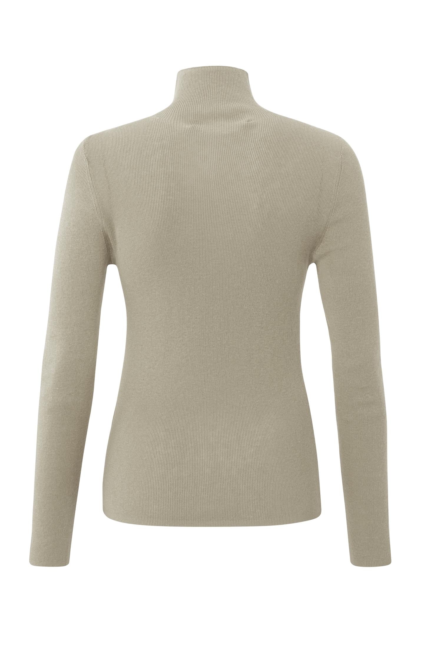 Sweater with turtleneck, long sleeves and ribbed details