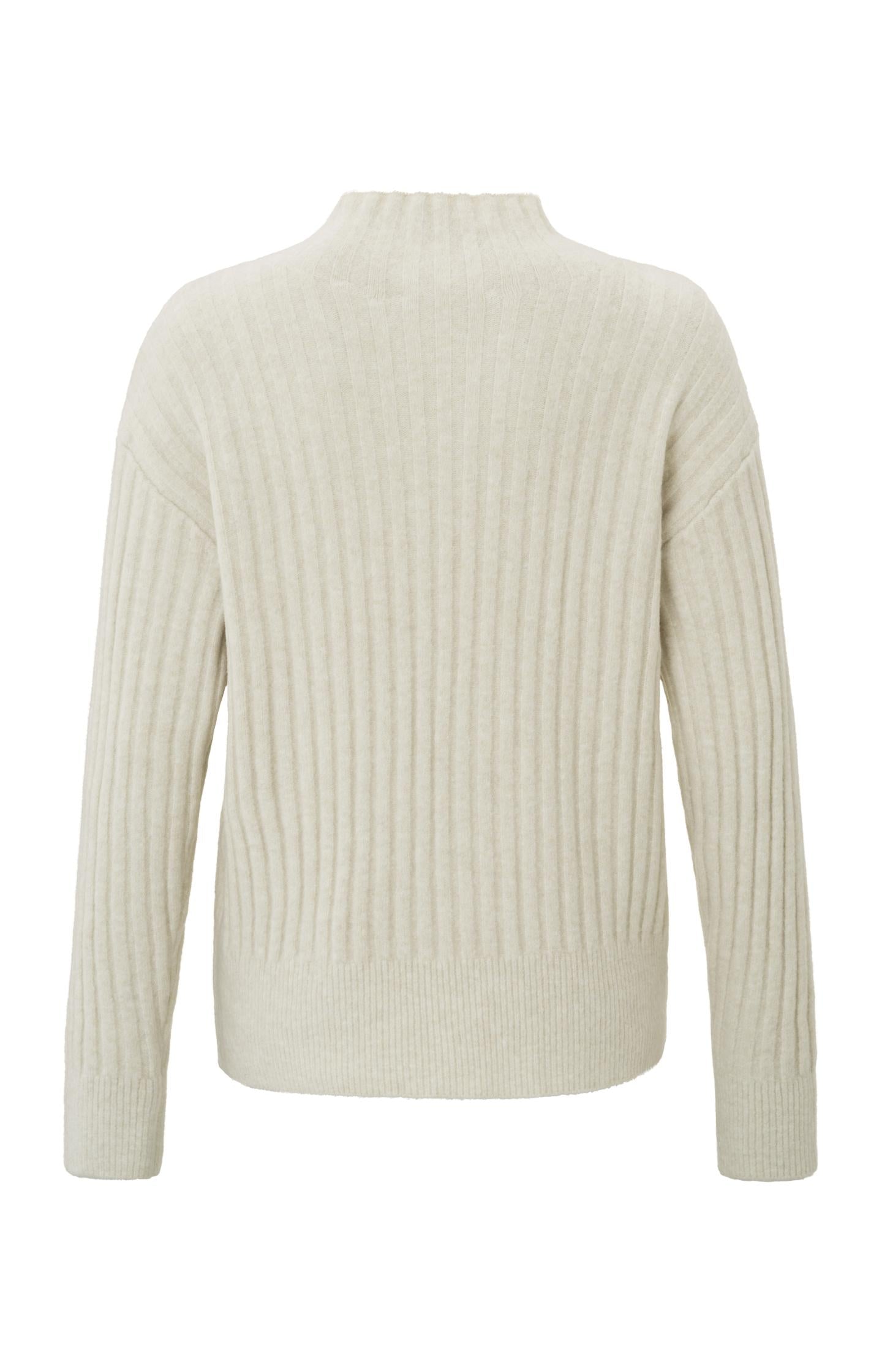 Sweater with turtleneck, long sleeves and ribbed details