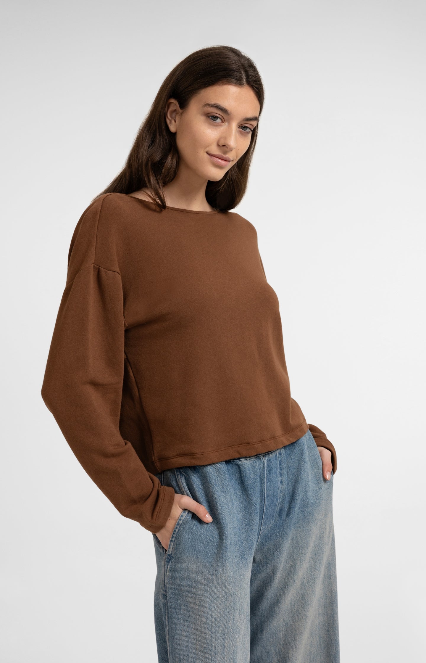 Sweater with V-neck and twisted detail at the back - Type: video
