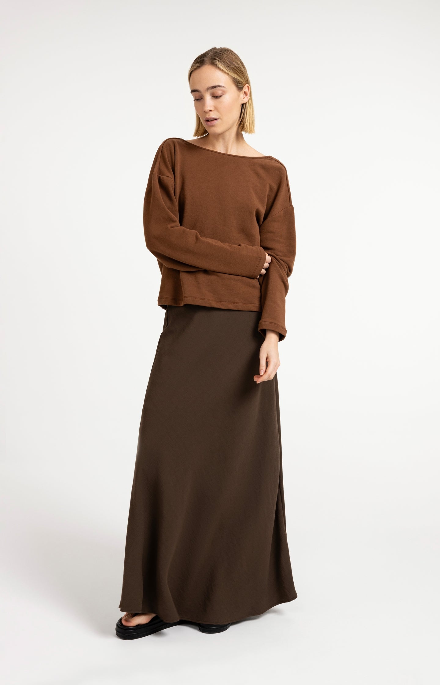 Sweater with V-neck and twisted detail at the back - Type: video