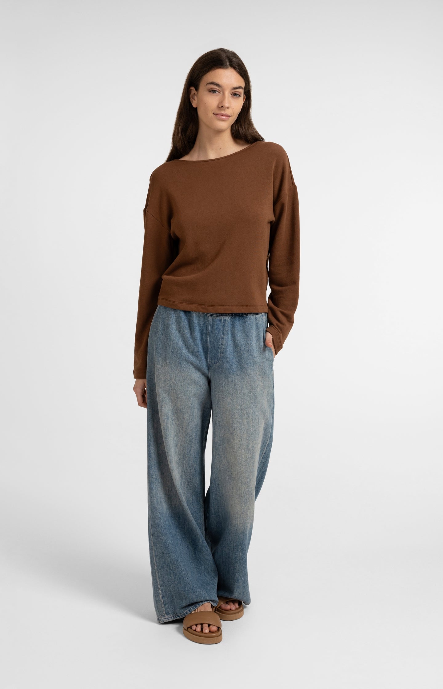 Sweater with V-neck and twisted detail at the back - Type: video