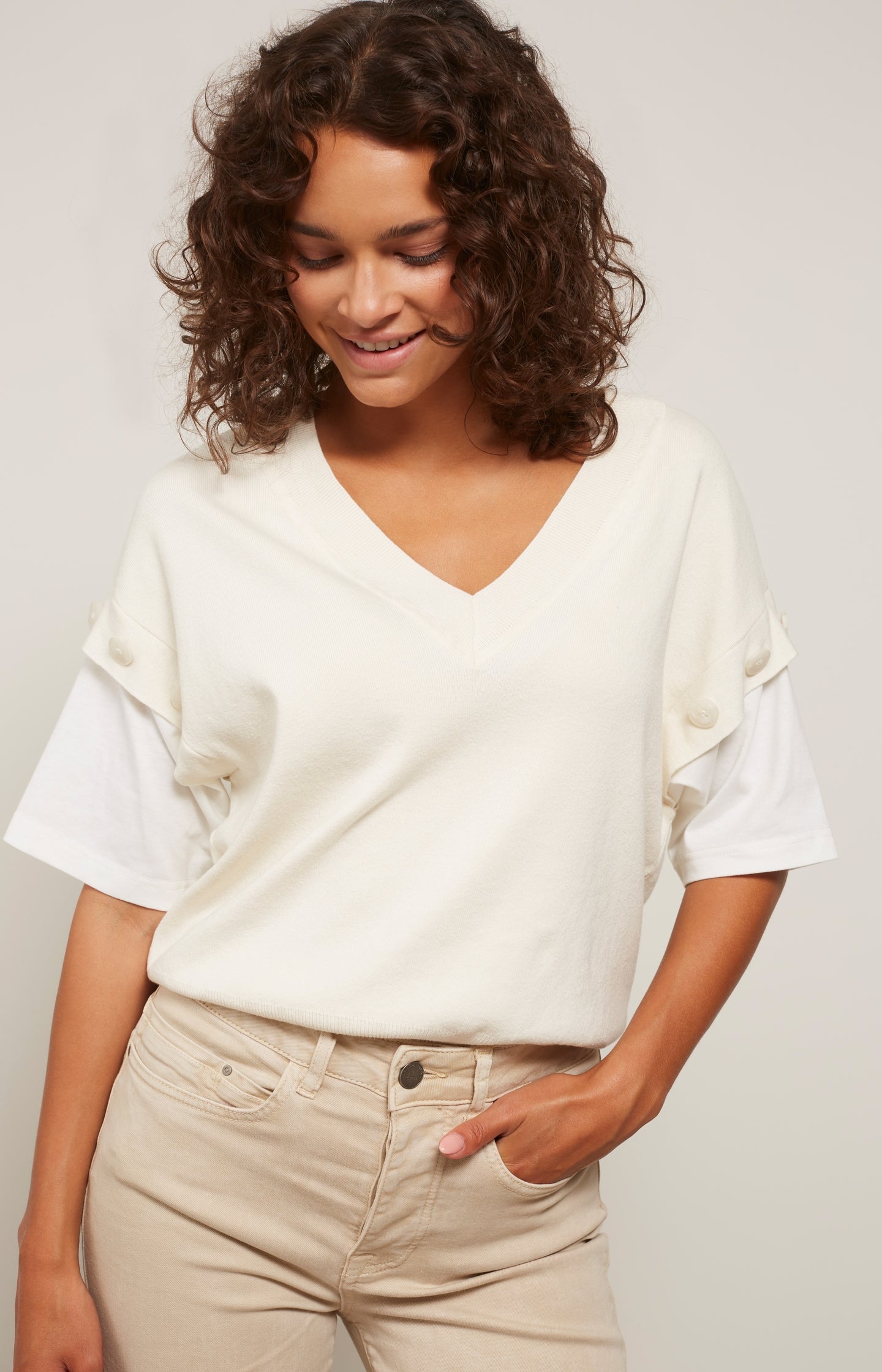 Sweater with V-neck, short sleeves and button details