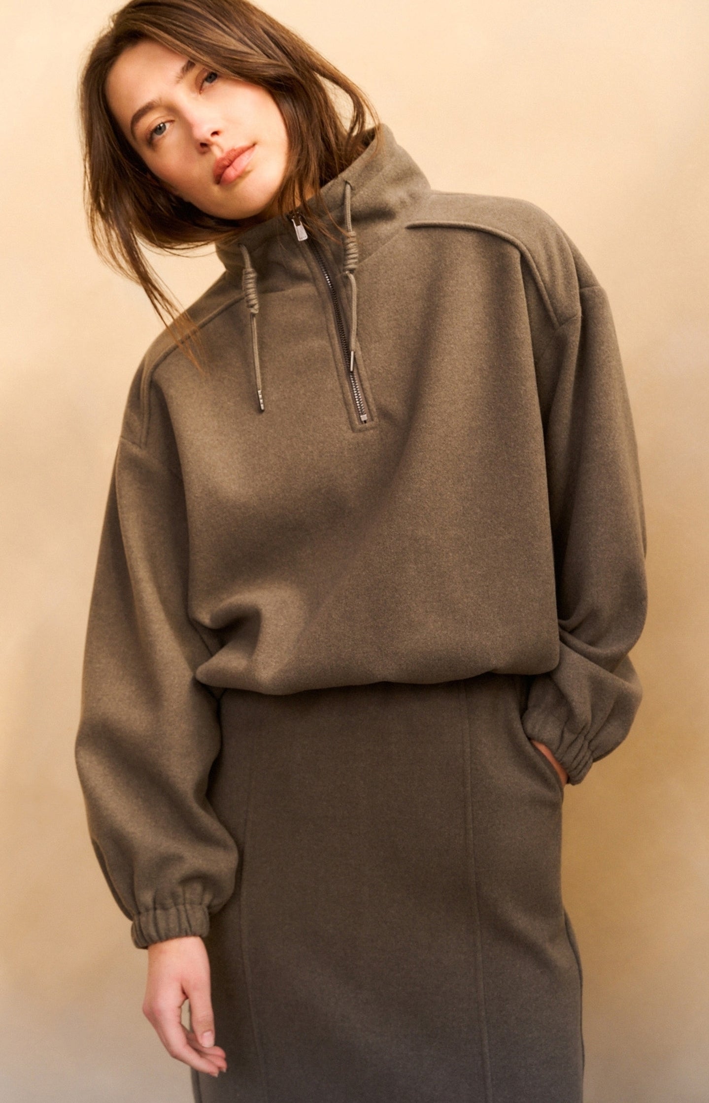 Sweatshirt with balloon sleeves and zip collar - Type: lookbook