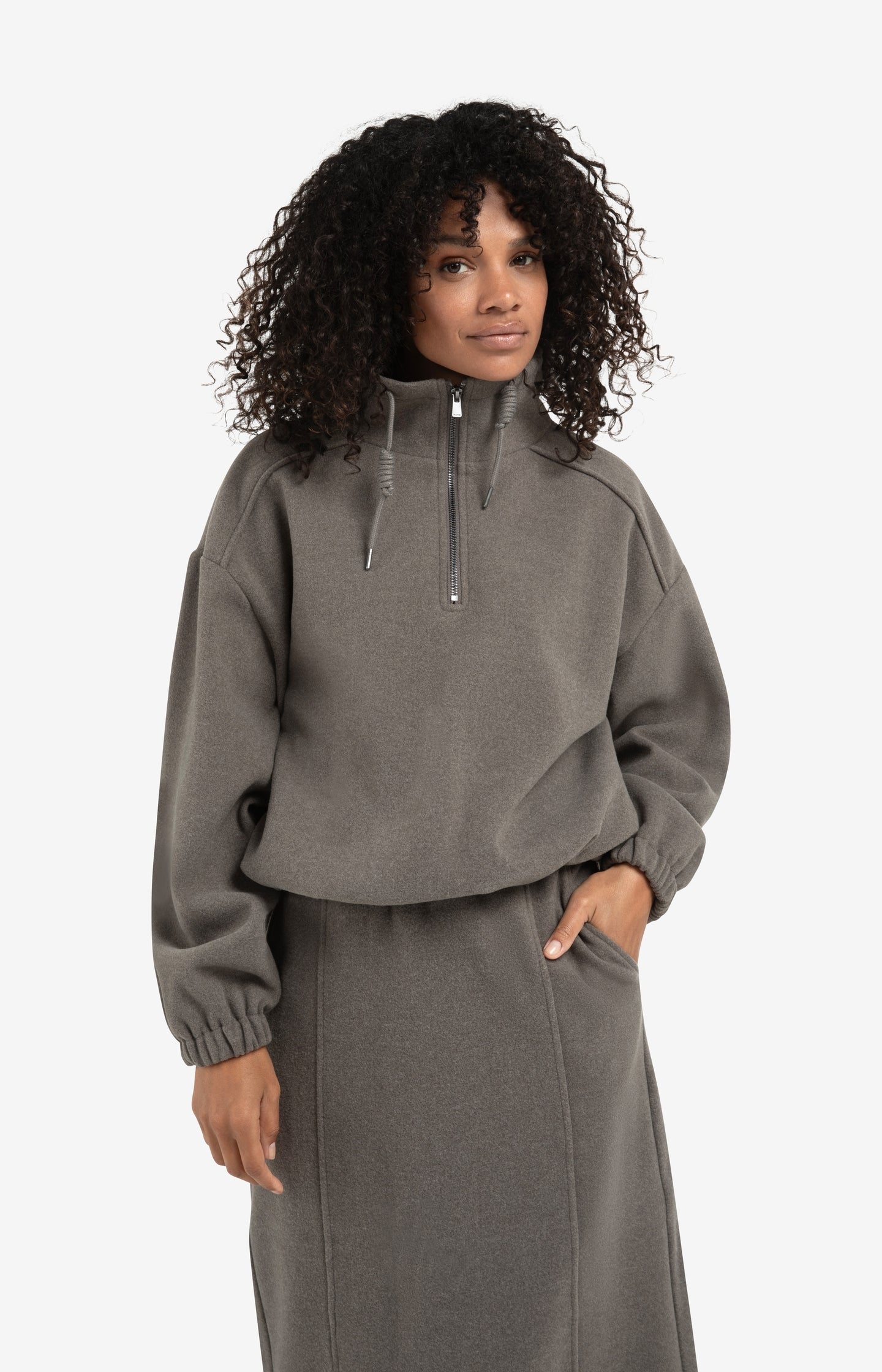 Sweatshirt with balloon sleeves and zip collar