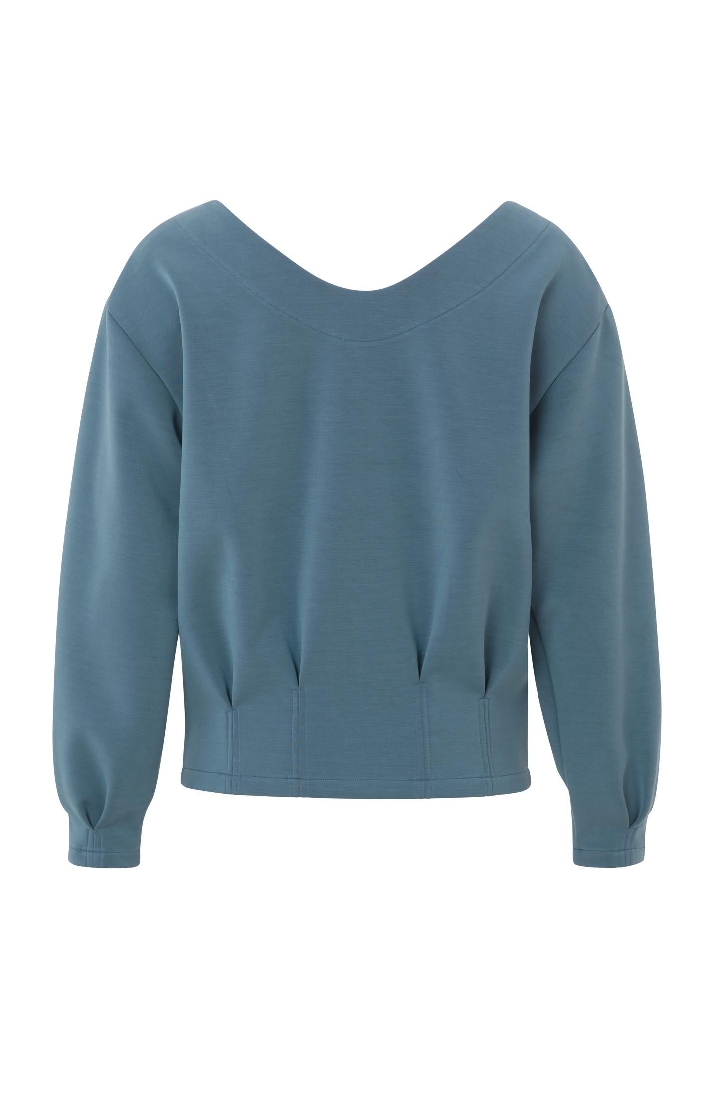 Sweatshirt with boatneck, long sleeves and pleated details