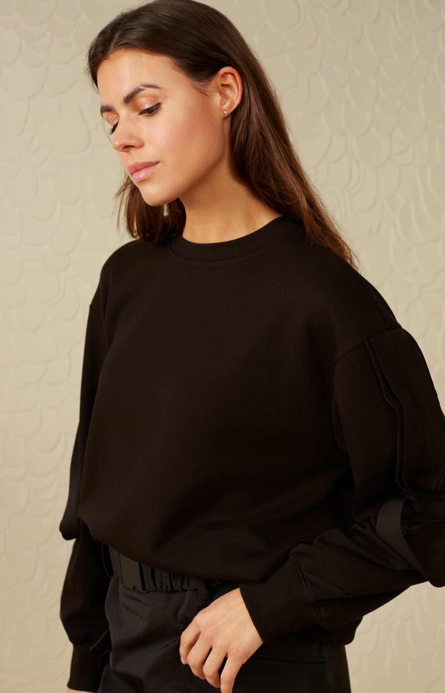 Sweatshirt with crewneck, puff sleeves and ruffle detail - Type: lookbook