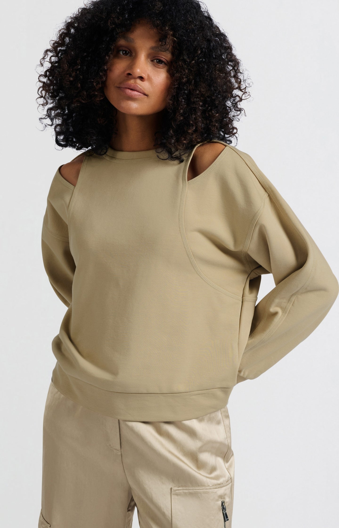 Sweatshirt with open shoulder details and round neckline