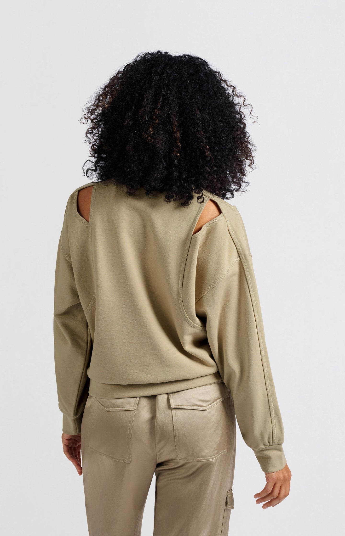 Sweatshirt with open shoulder details and round neckline