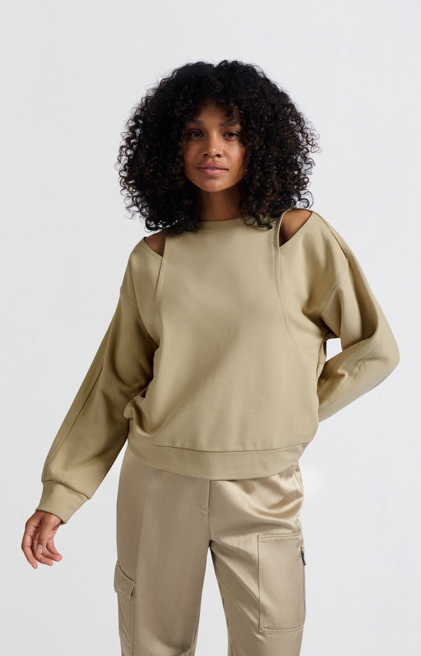 Sweatshirt with open shoulder details and round neckline