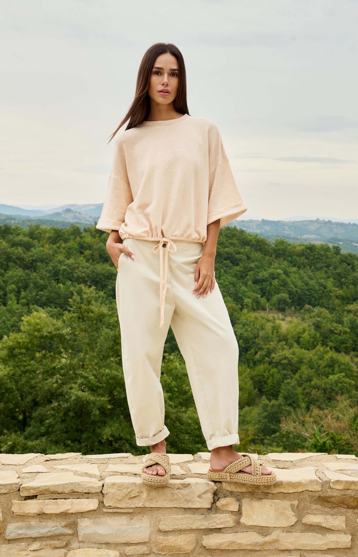 Sweatshirt with rolled cuffs and drawcord