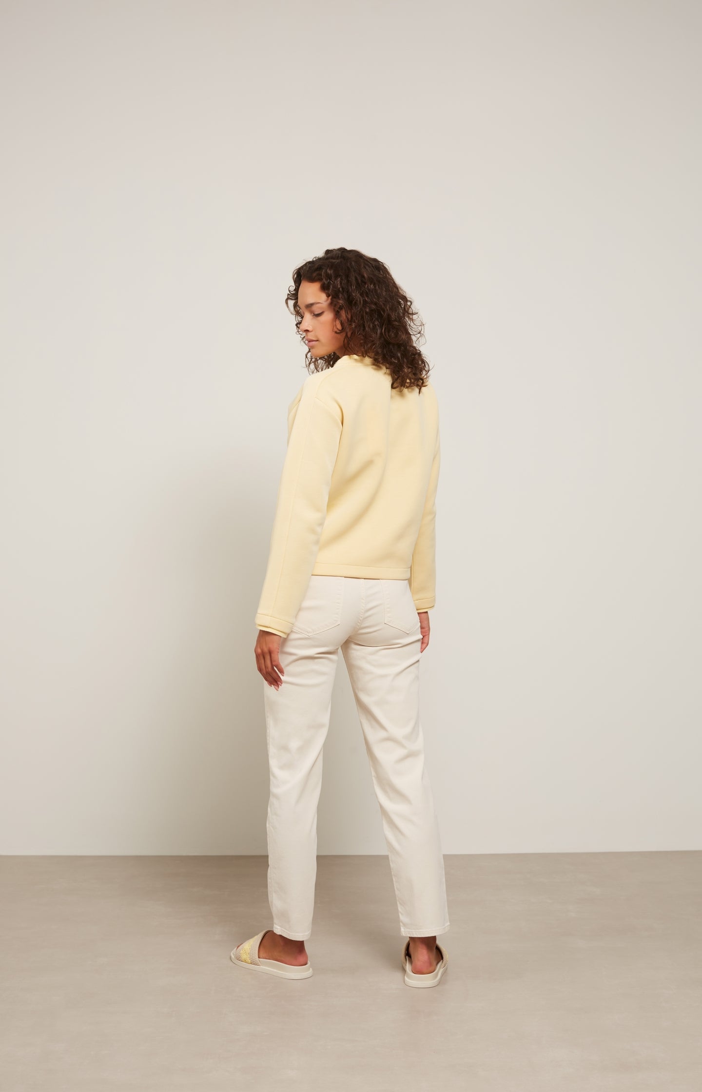 Sweatshirt with round neck, long sleeves and rib details