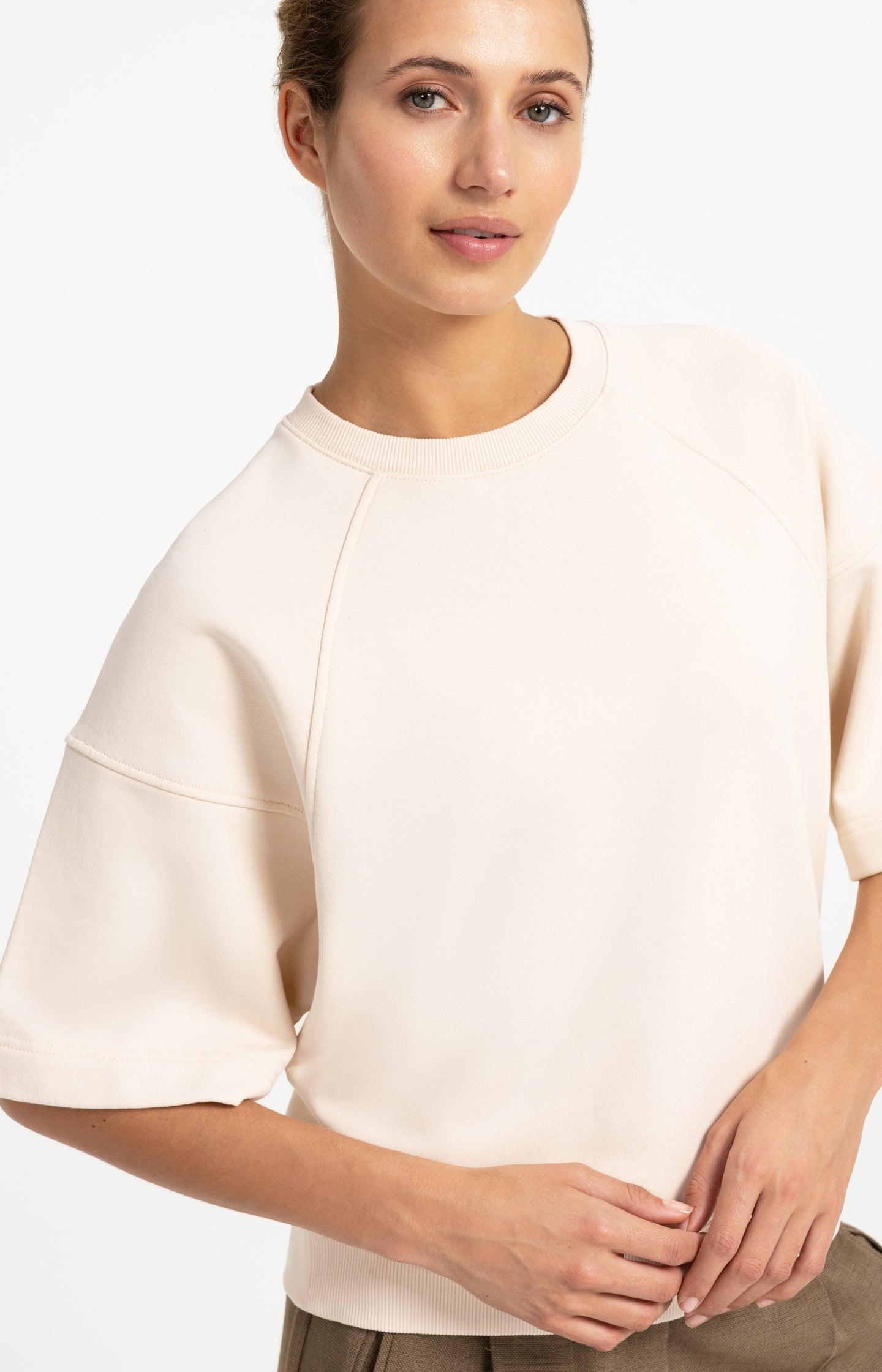 Sweatshirt with short raglan sleeves - Type: lookbook