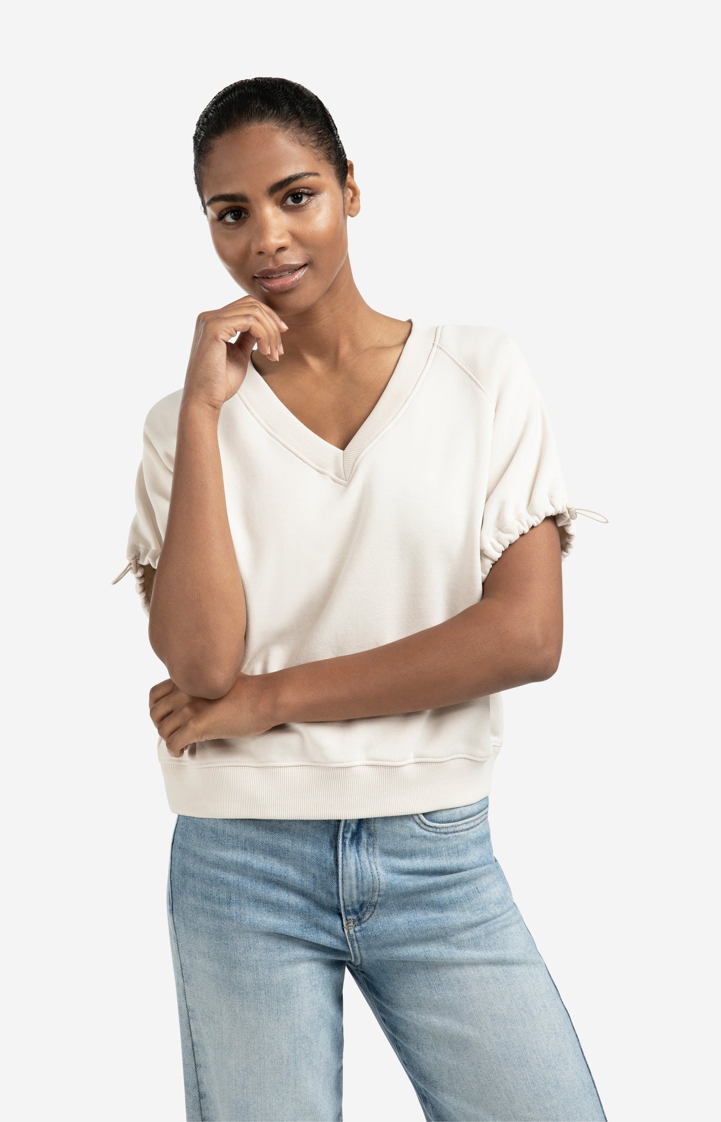 Sweatshirt with V-neck and adjustable sleeve cords