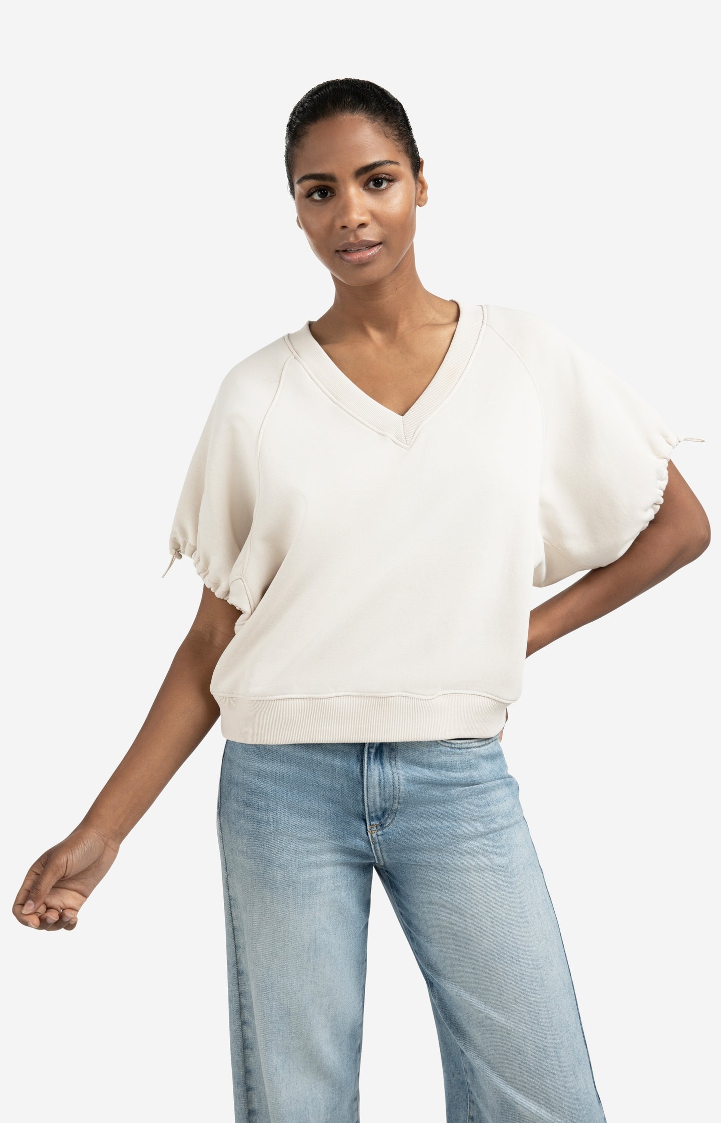 Sweatshirt with V-neck and adjustable sleeve cords