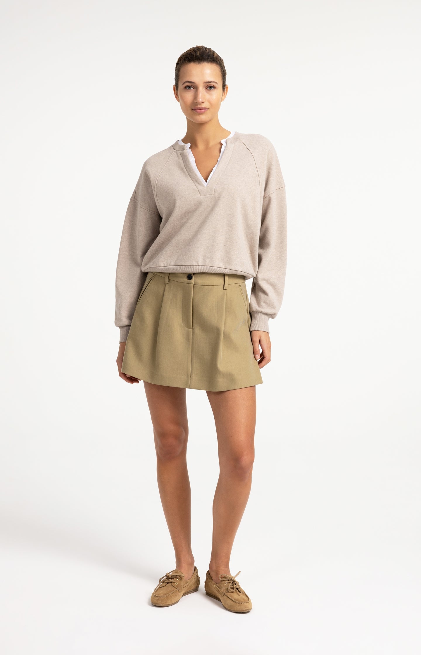 Sweatshirt with V-neck and woven collar